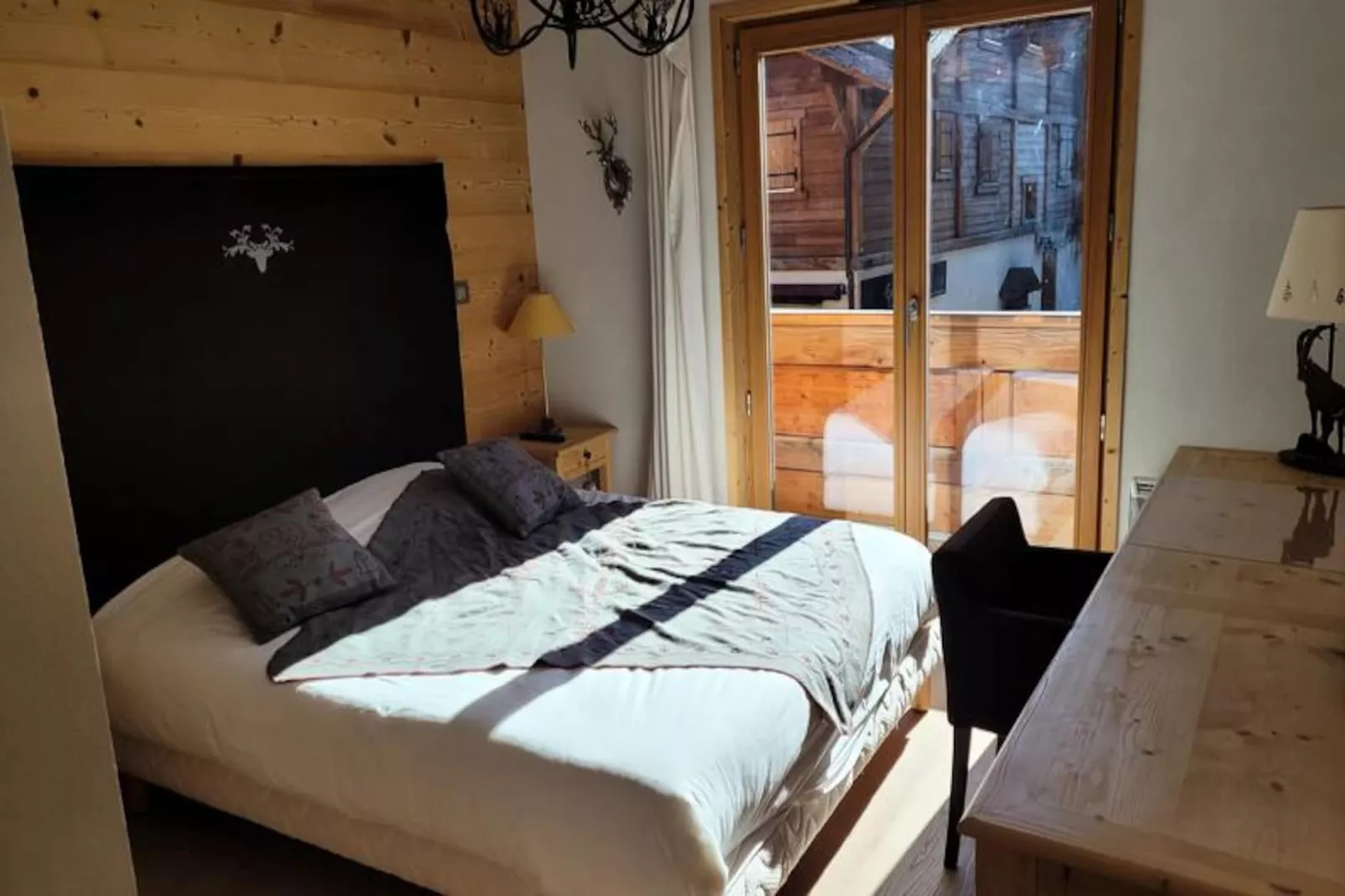 Résidence Mont Chery-Niet-getagd