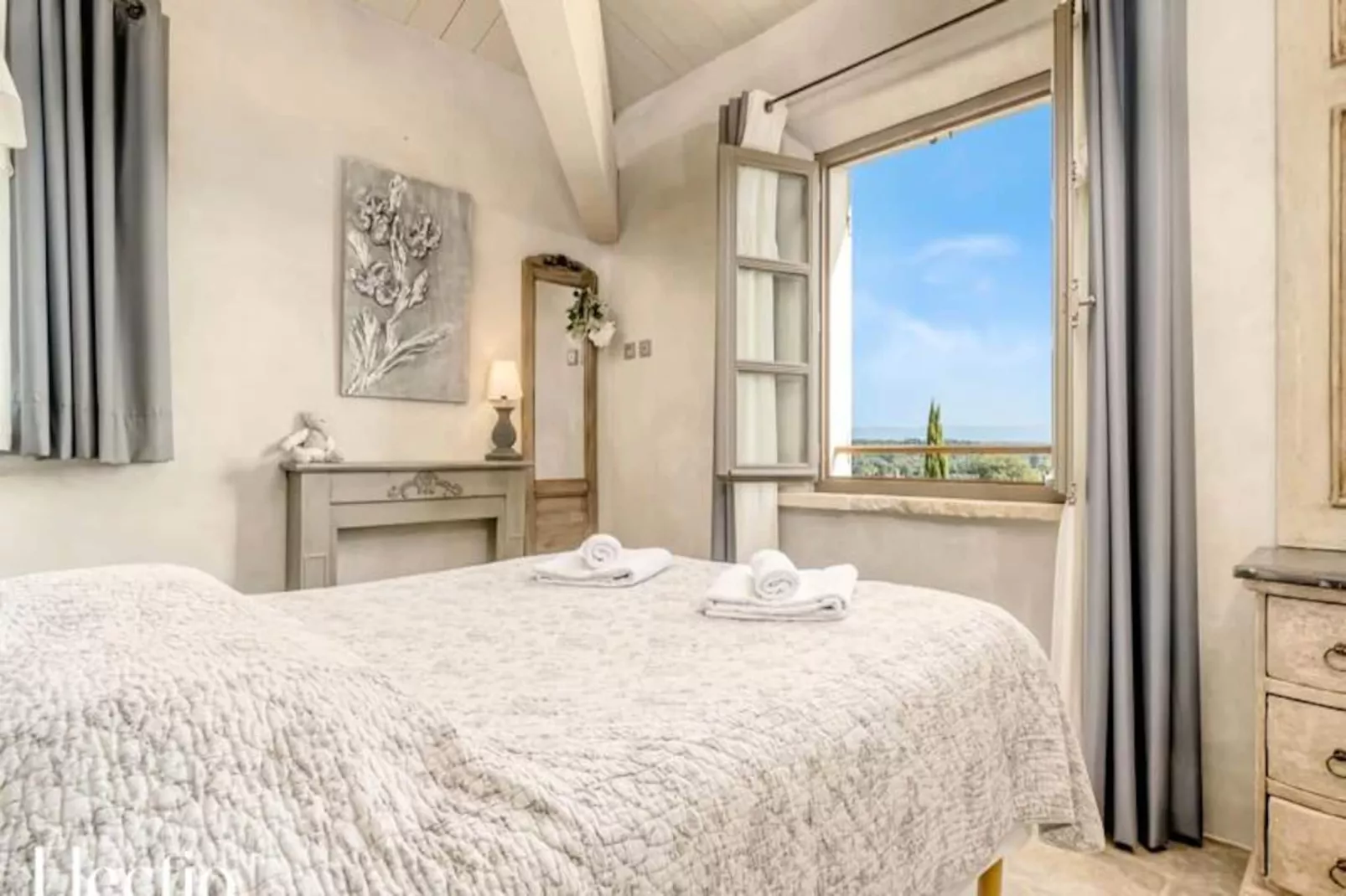 Loggia 9 Pin | R&eacute;sidence Les Petitons-Niet-getagd