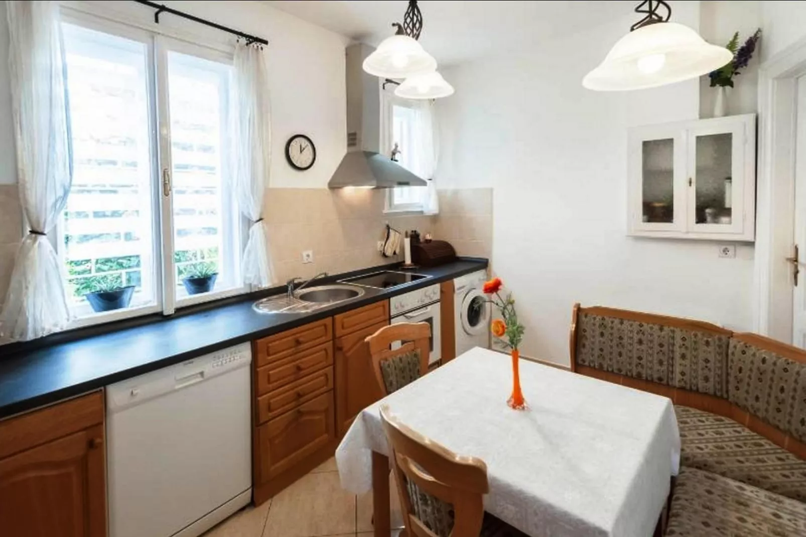 Ferienhaus in Budapest mit großem Garten-Keuken