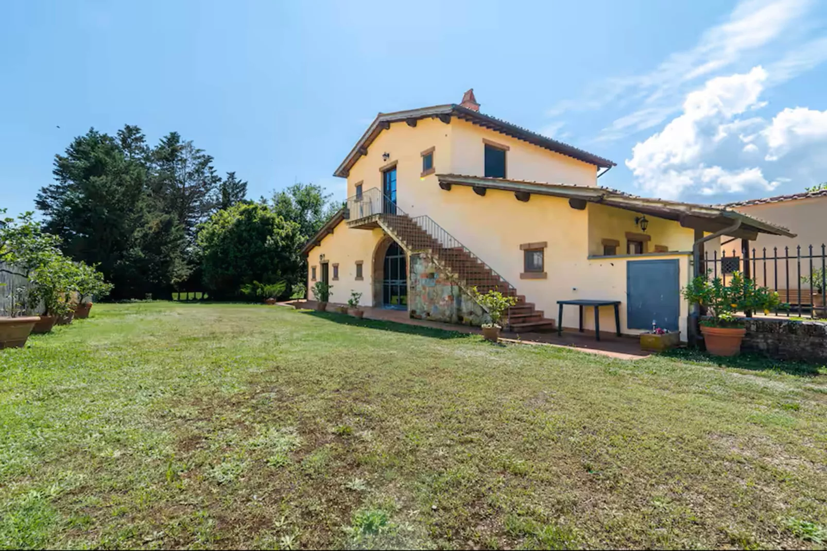 Colombaia-Buitenkant zomer