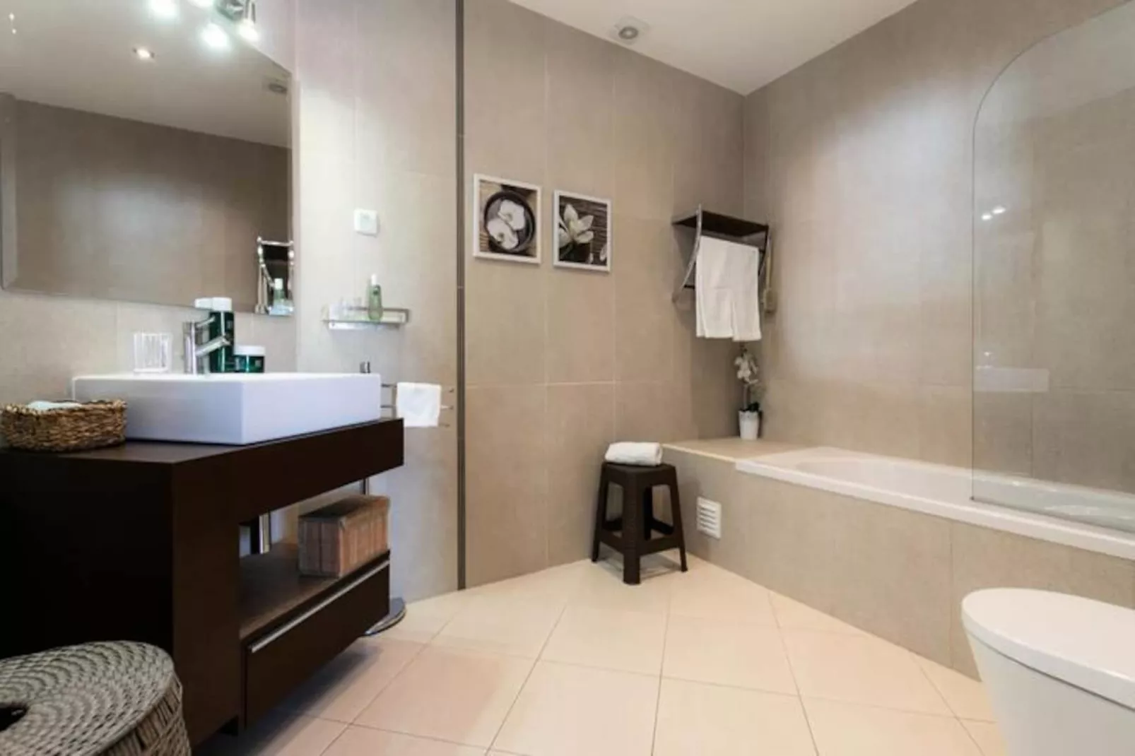 Apartment Henri-Niet-getagd