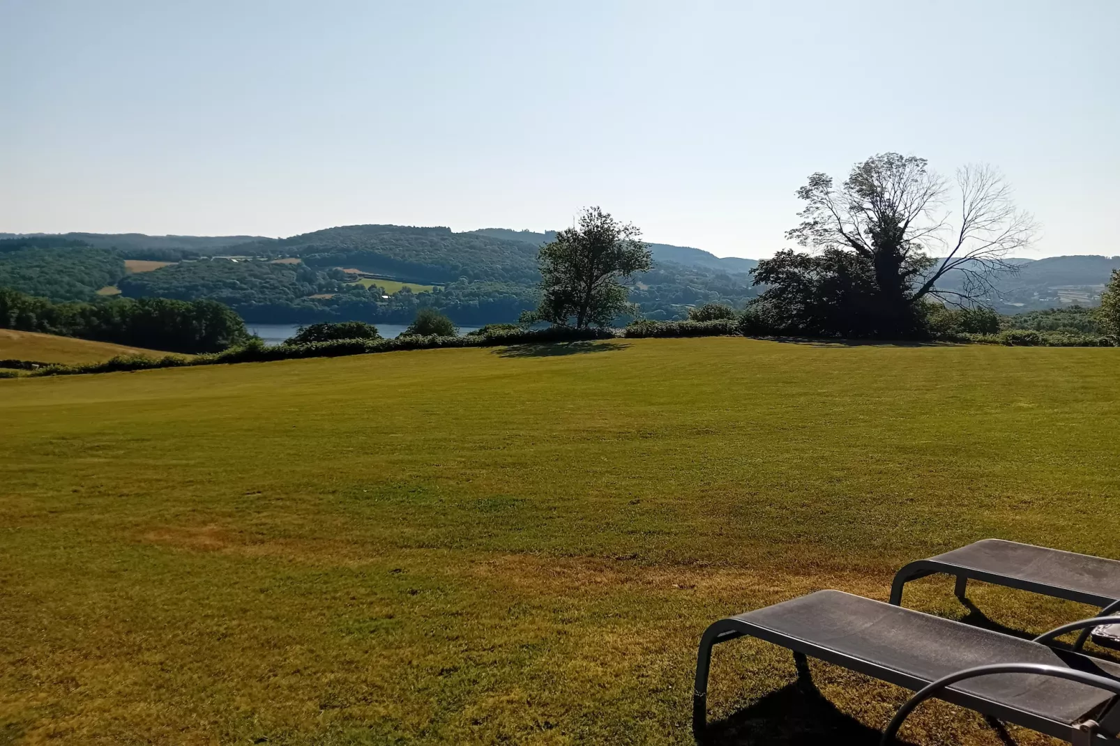 Vue de Pannecière-Tuinen zomer