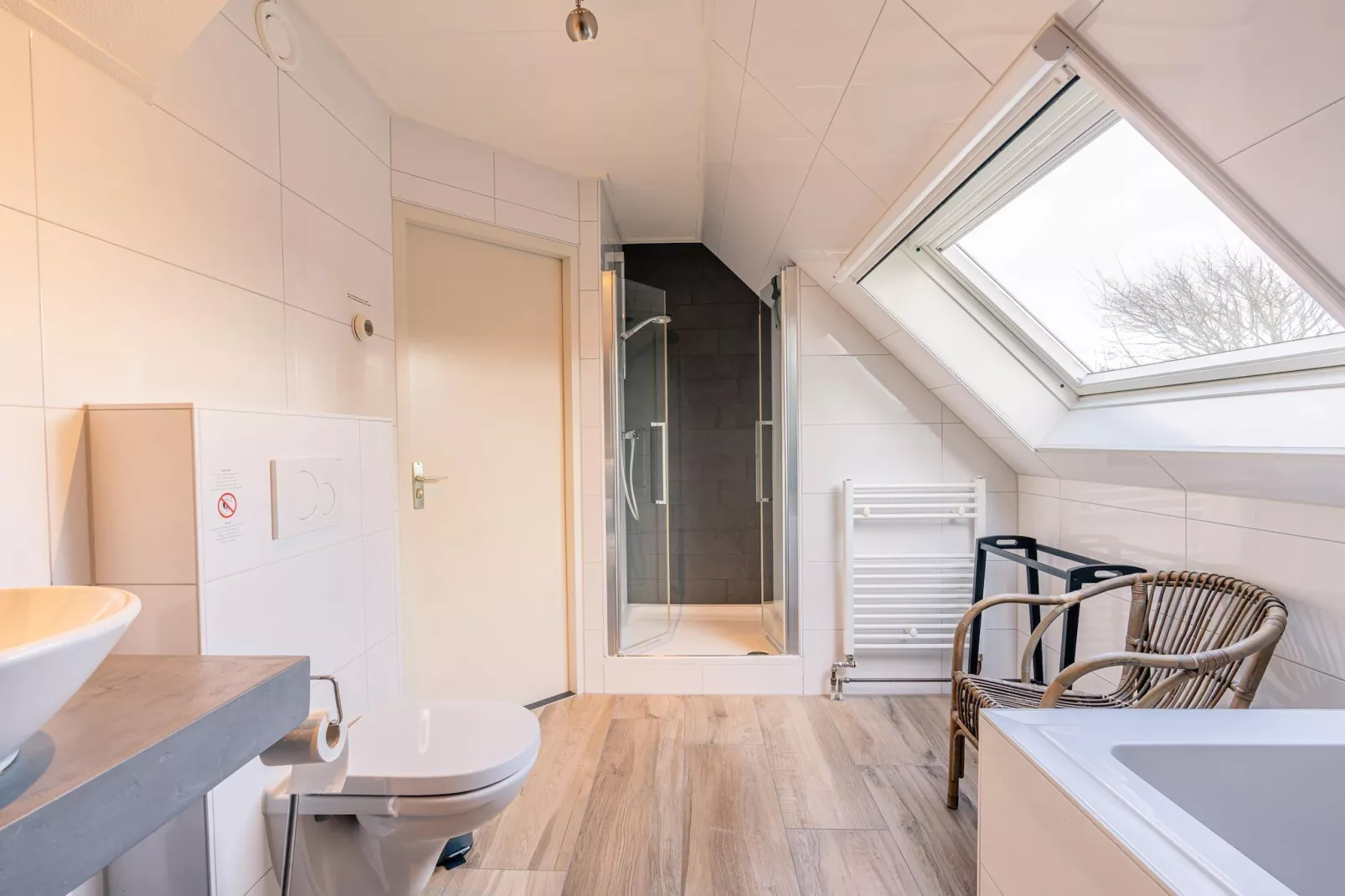 Kamperfoelie 73-Badkamer