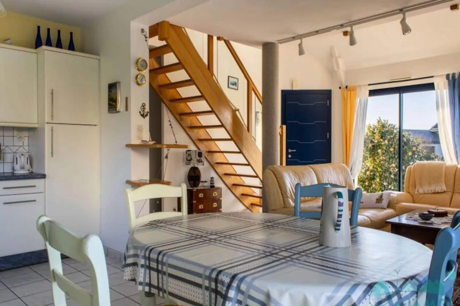 Résidence 305-frehel-Niet-getagd