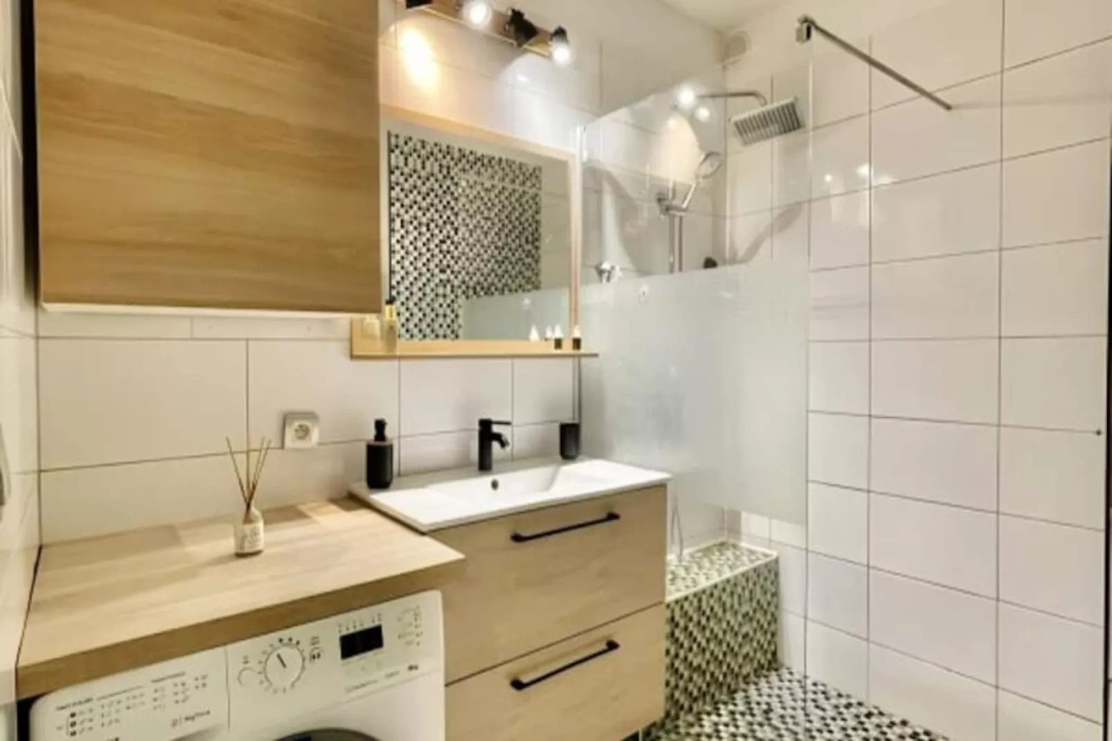 "le Romarin" - Clim Et 1 Place De Parking Priv&eacute;e-Niet-getagd