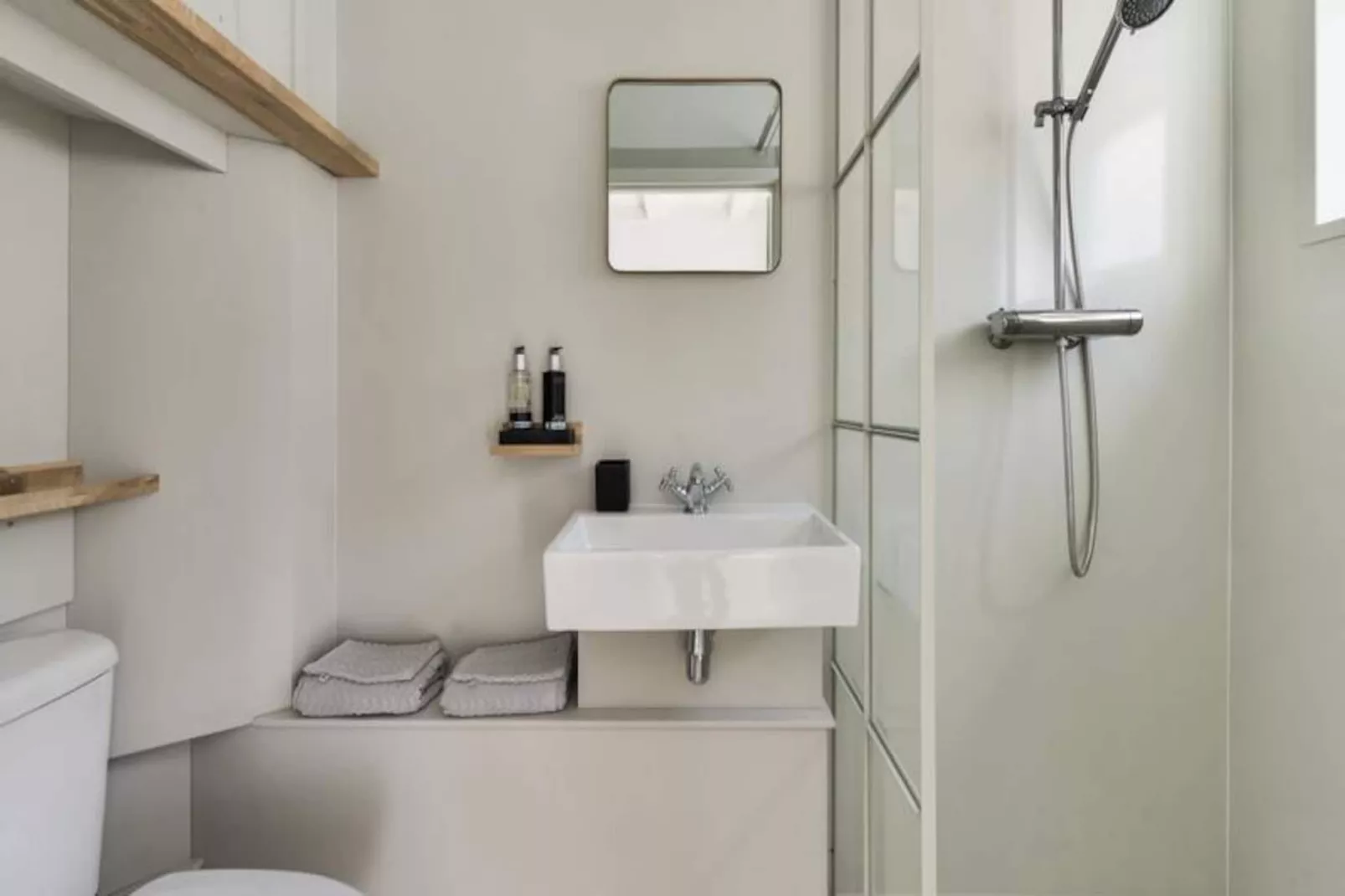 Villa Loft Apartment With Light Garden Room-Niet-getagd