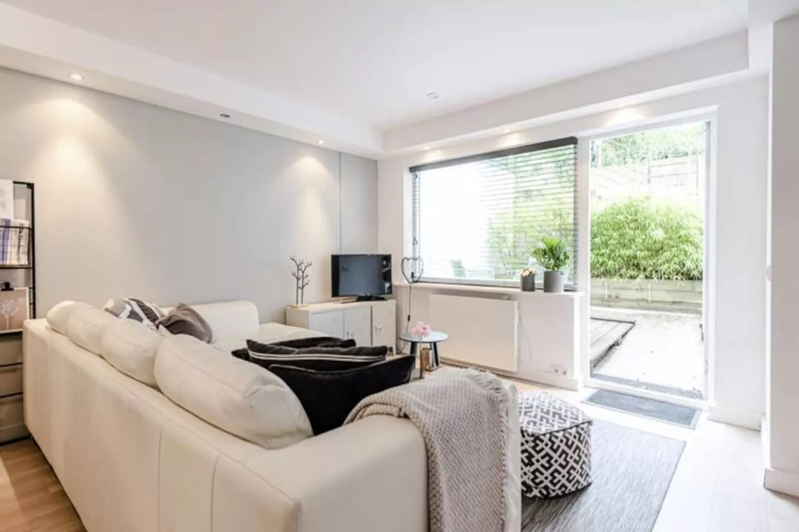 Summer House - Souterrain-Niet-getagd