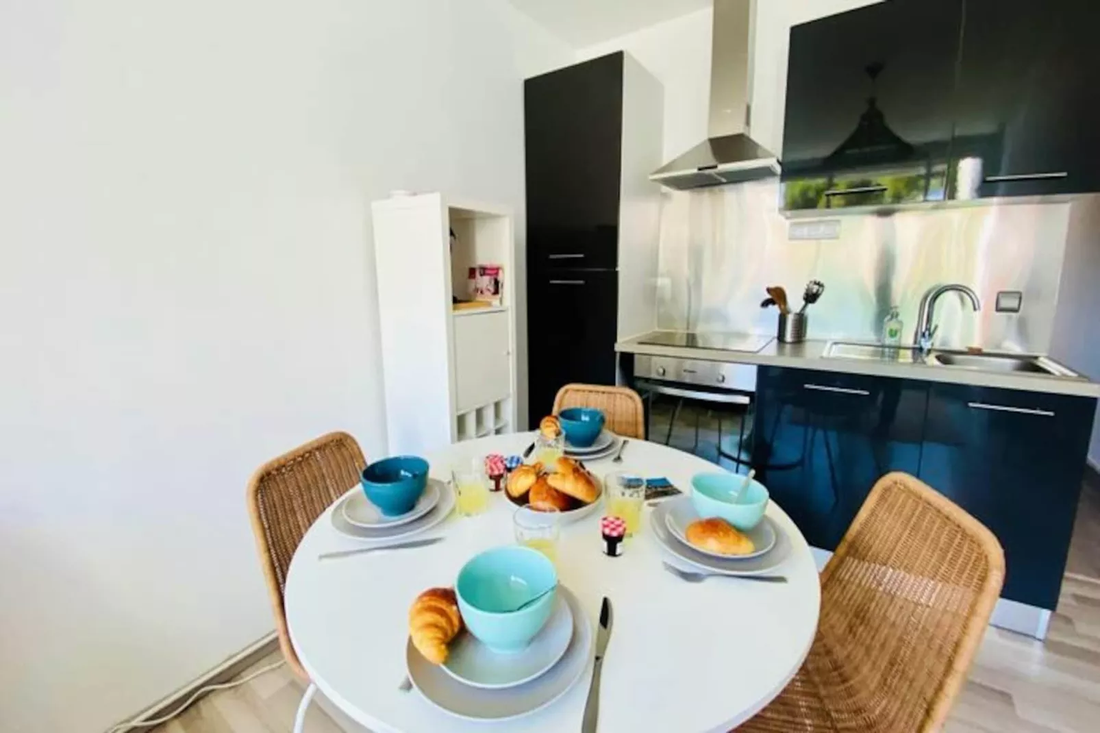 Résidence S&eacute;r&eacute;nit&eacute; - Appartement Une Chambre Proche De La Plage-Niet-getagd