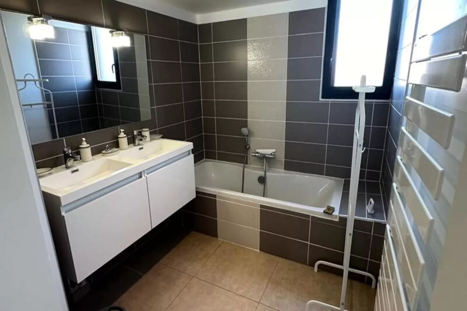 Résidence White Stone-Niet-getagd