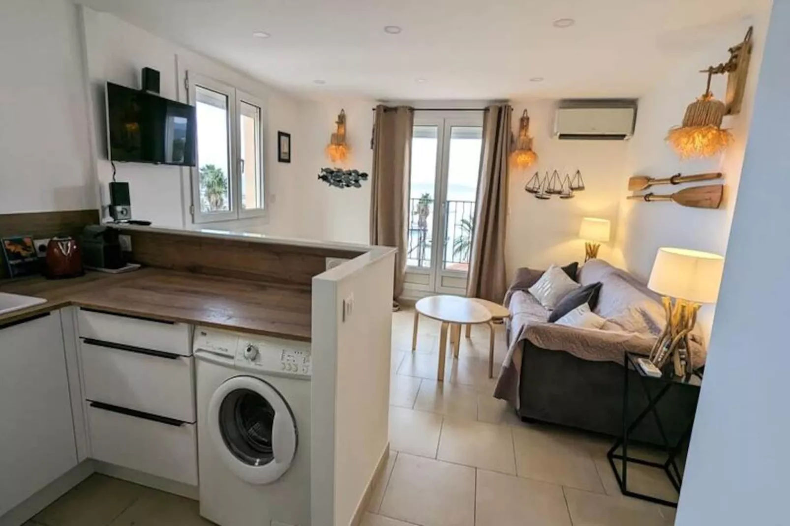 Résidence Balcon Des îles D'or. T2 Front De Mer Plein-centre-Niet-getagd