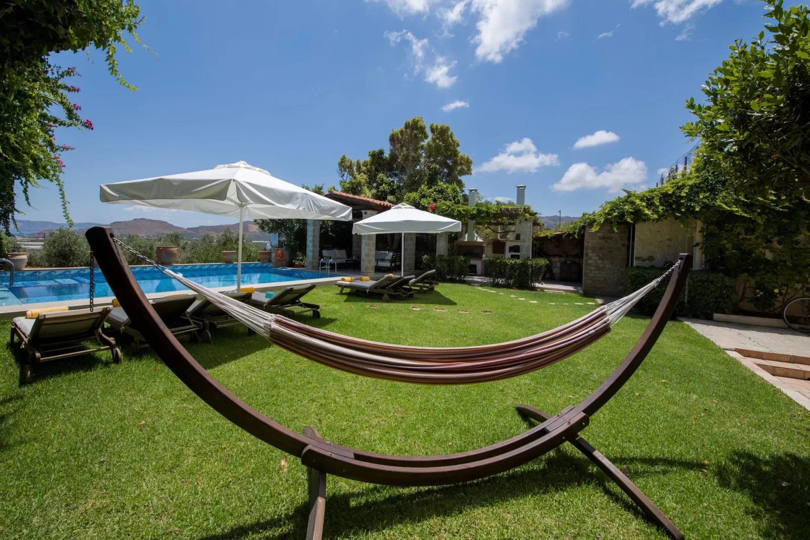 Villa Arhontariki 7prs-Tuinen zomer