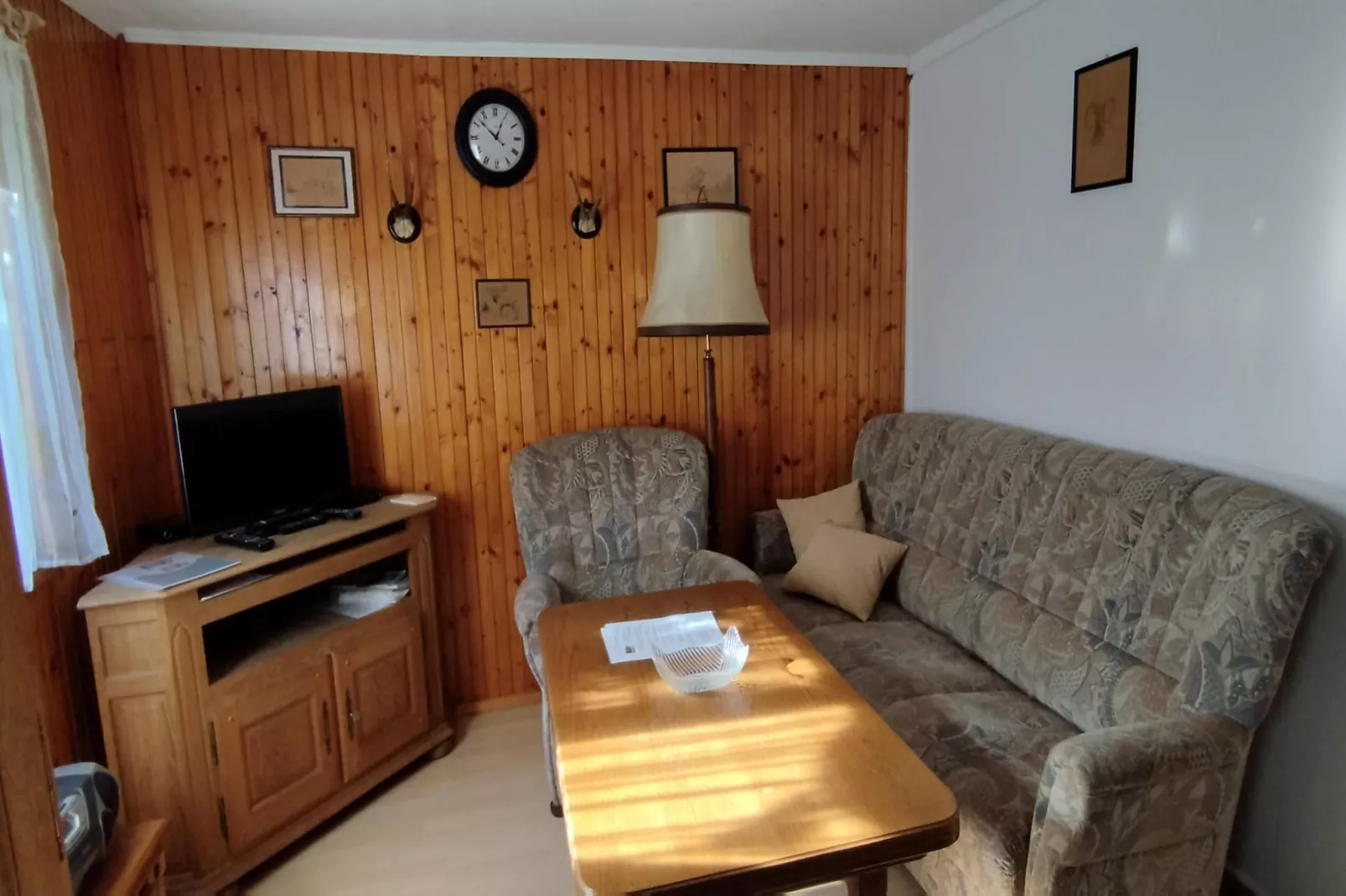 Ferienhaus Donauknie-Woonkamer