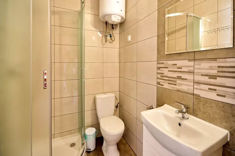 Domki wakacyjne dla max 5 os Karwia-Badkamer