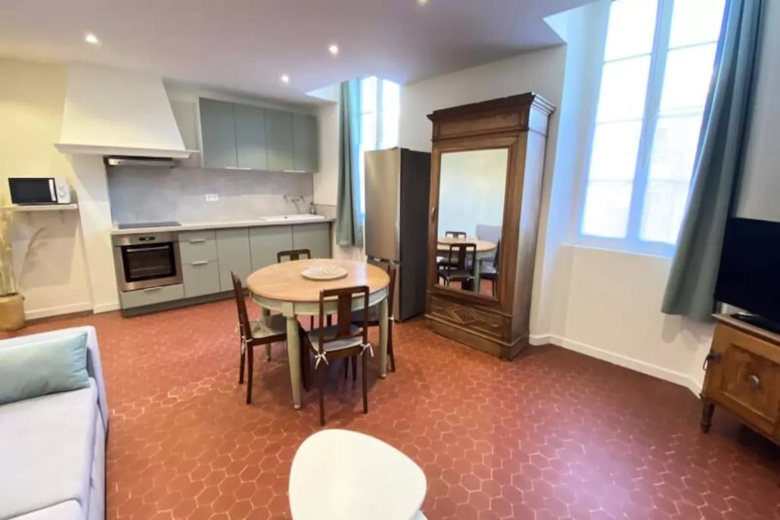 06cf : Bel Appartement Rénové Vieil Antibes-Niet-getagd