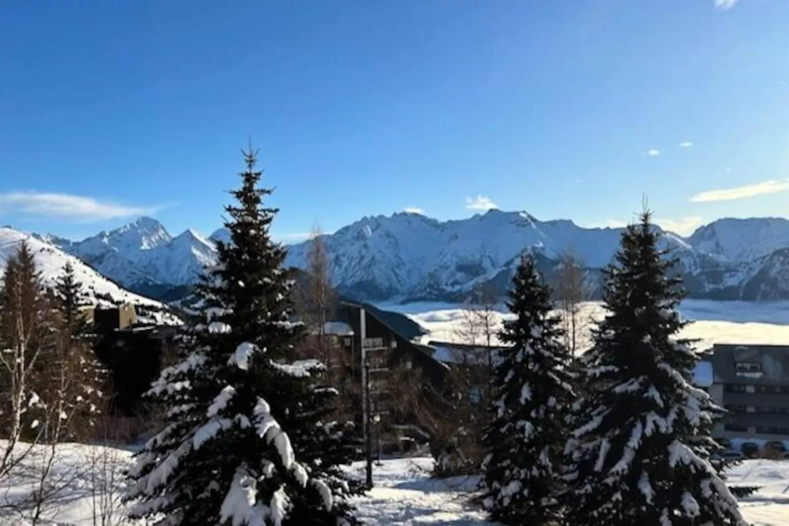 Résidence Roche Mantel-Niet-getagd