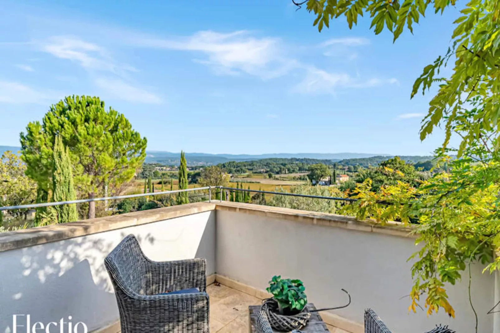 Loggia 9 Pin | R&eacute;sidence Les Petitons-Niet-getagd