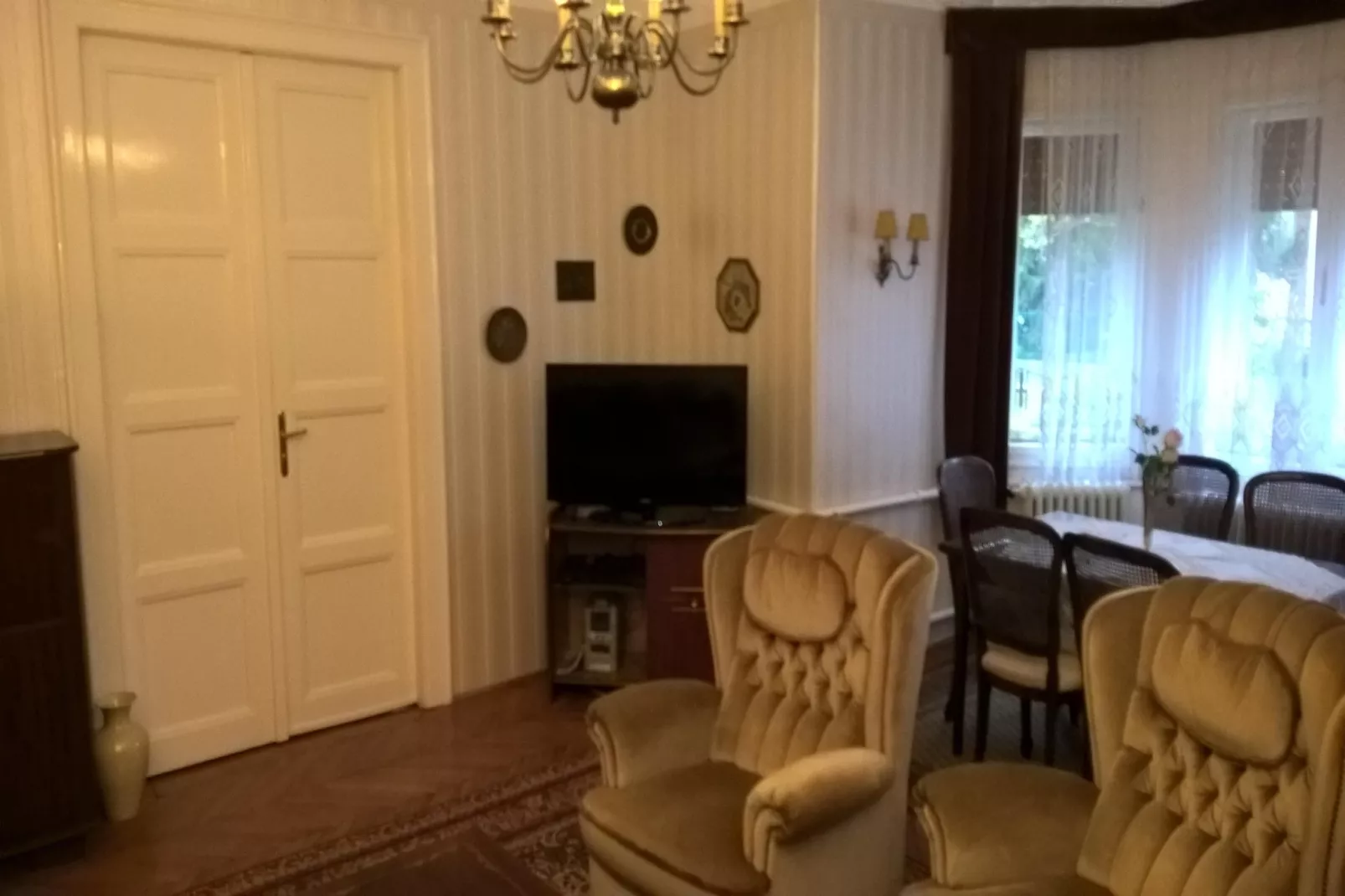 Ferienhaus in Budapest mit großem Garten-Woonkamer