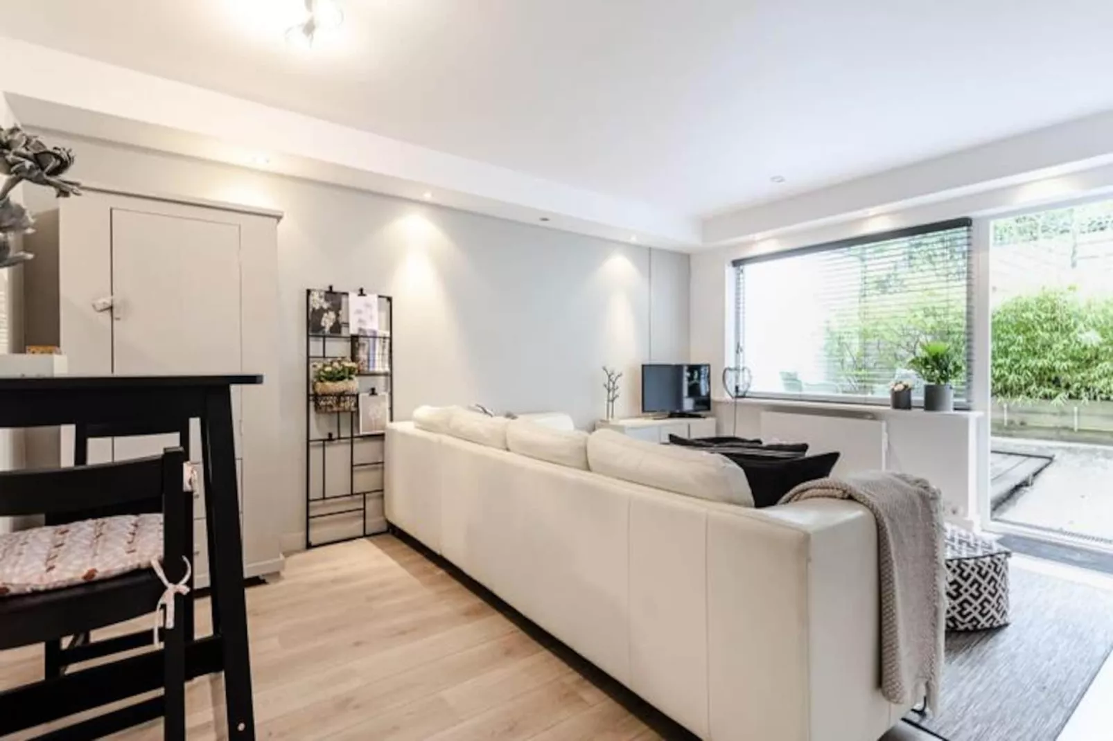 Summer House - Souterrain-Niet-getagd