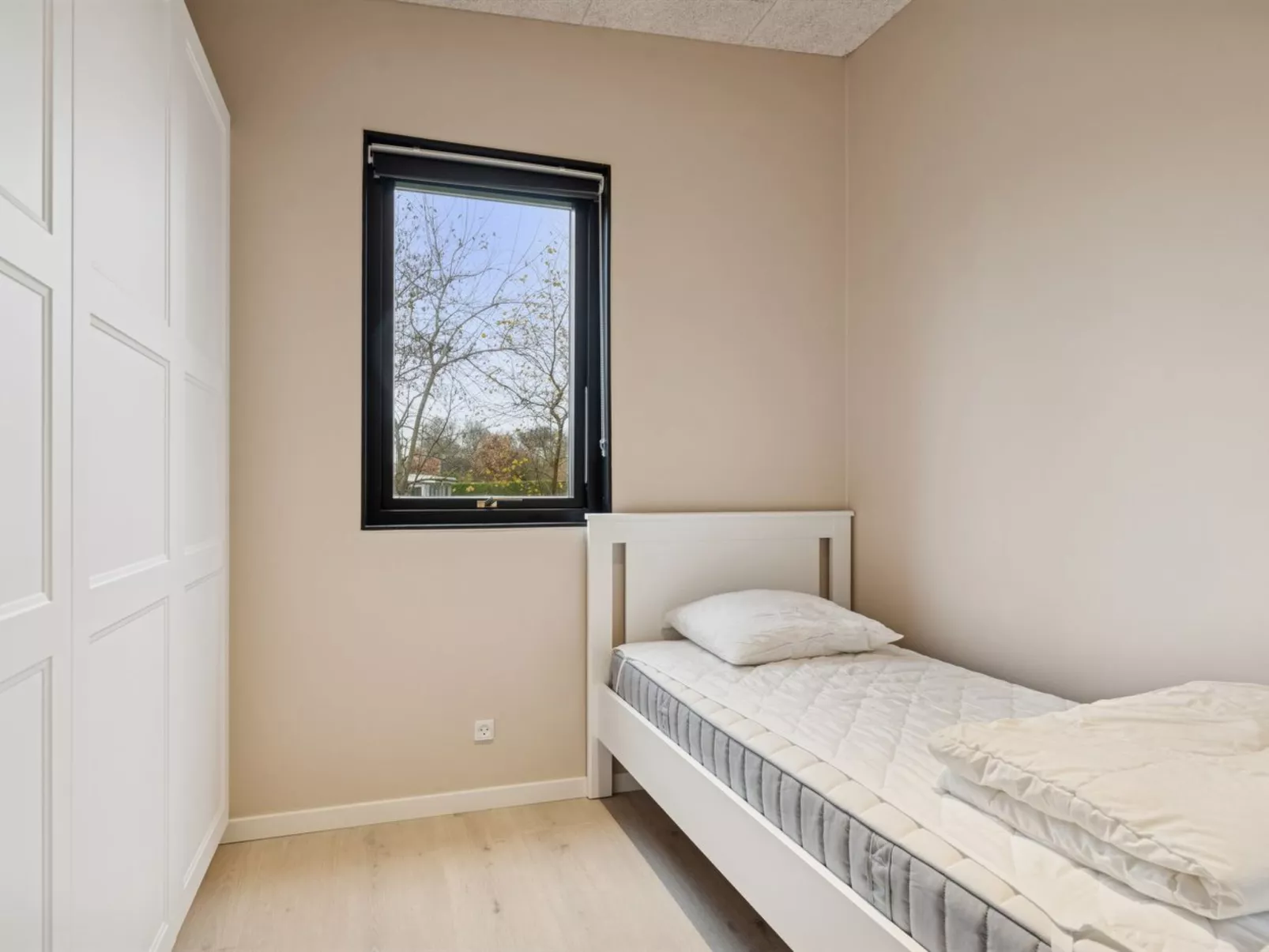 "Emelina" - 300m from the sea-Binnen