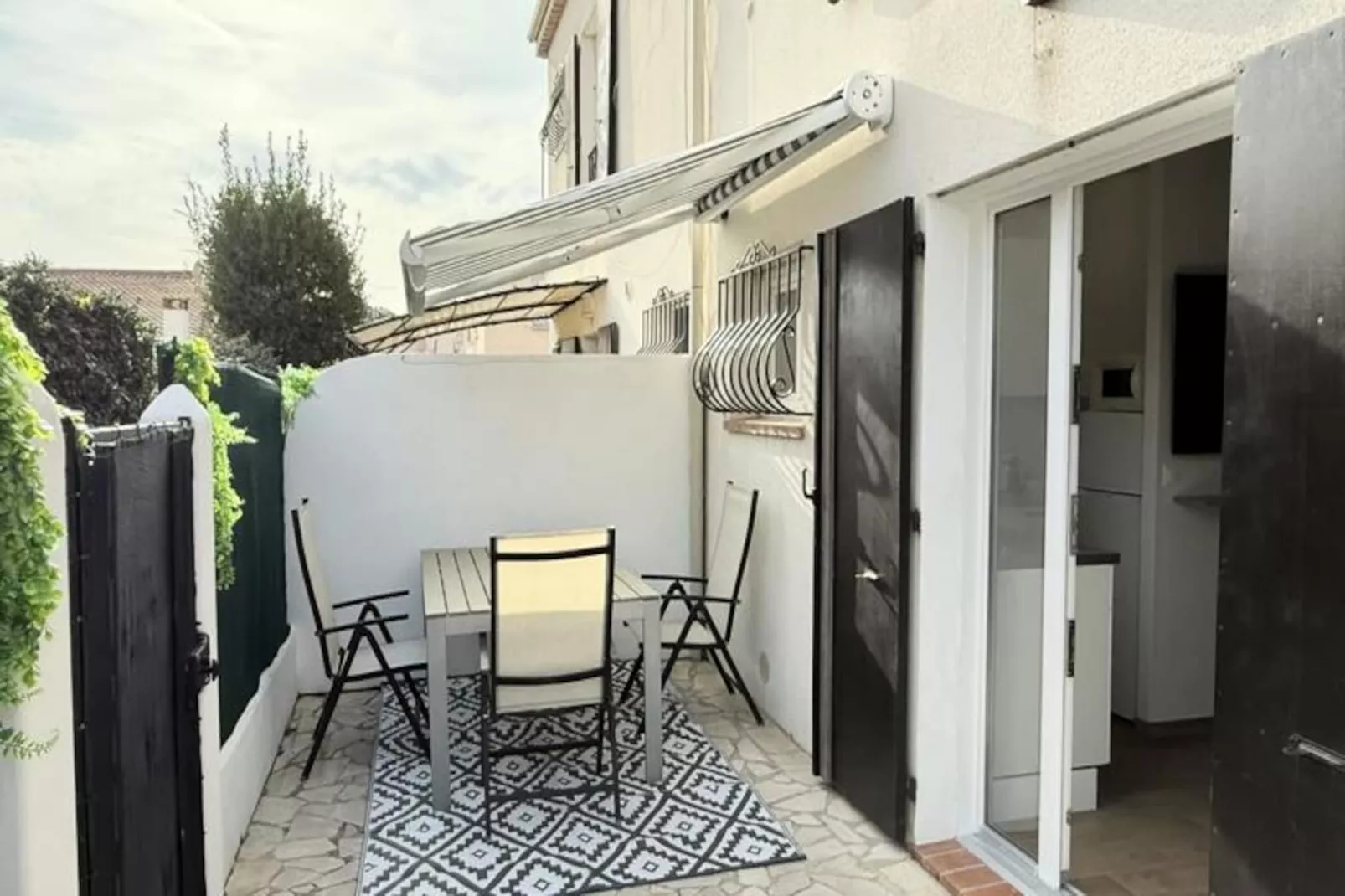 06cp - Beau T2 Super équipé Avec Terrasse-Niet-getagd