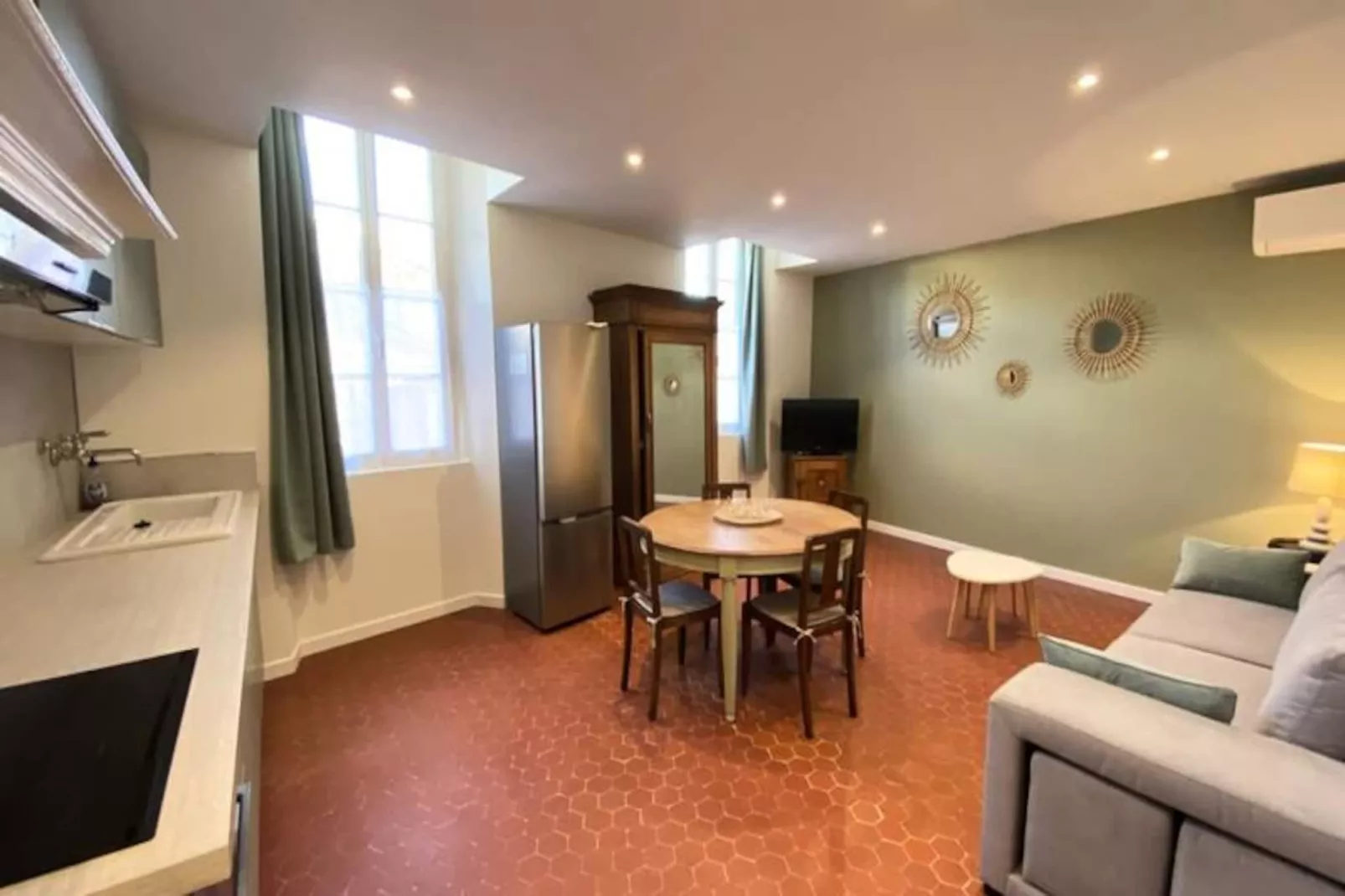 06cf : Bel Appartement Rénové Vieil Antibes-Niet-getagd