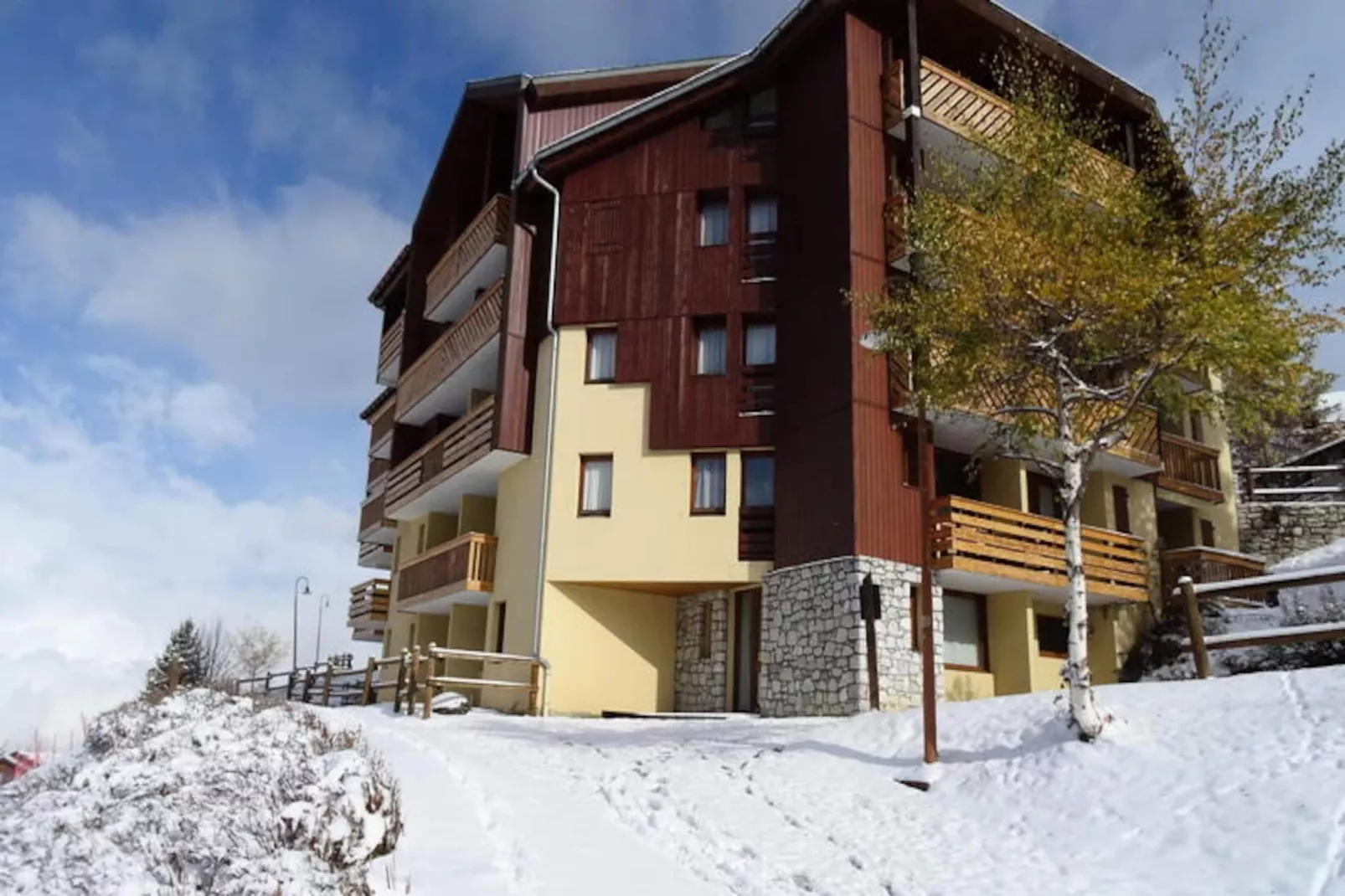 Résidence Aigle-Niet-getagd