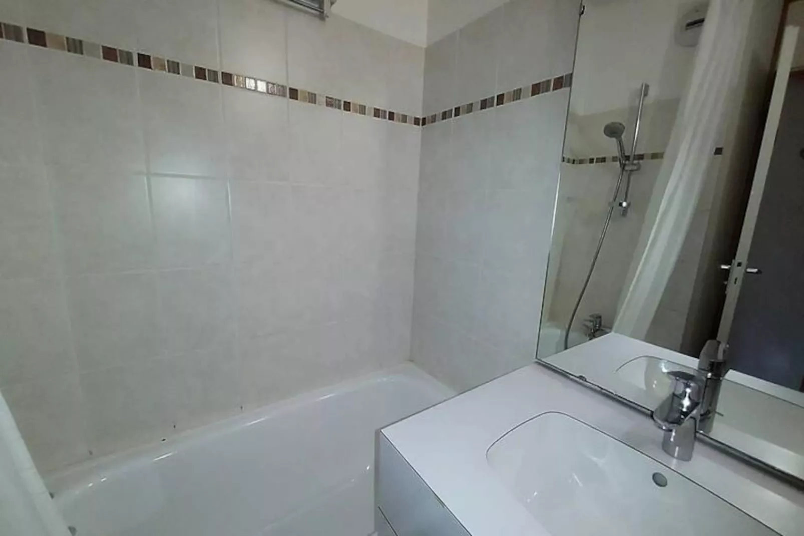 Résidence Lauziere Dessous G-Niet-getagd