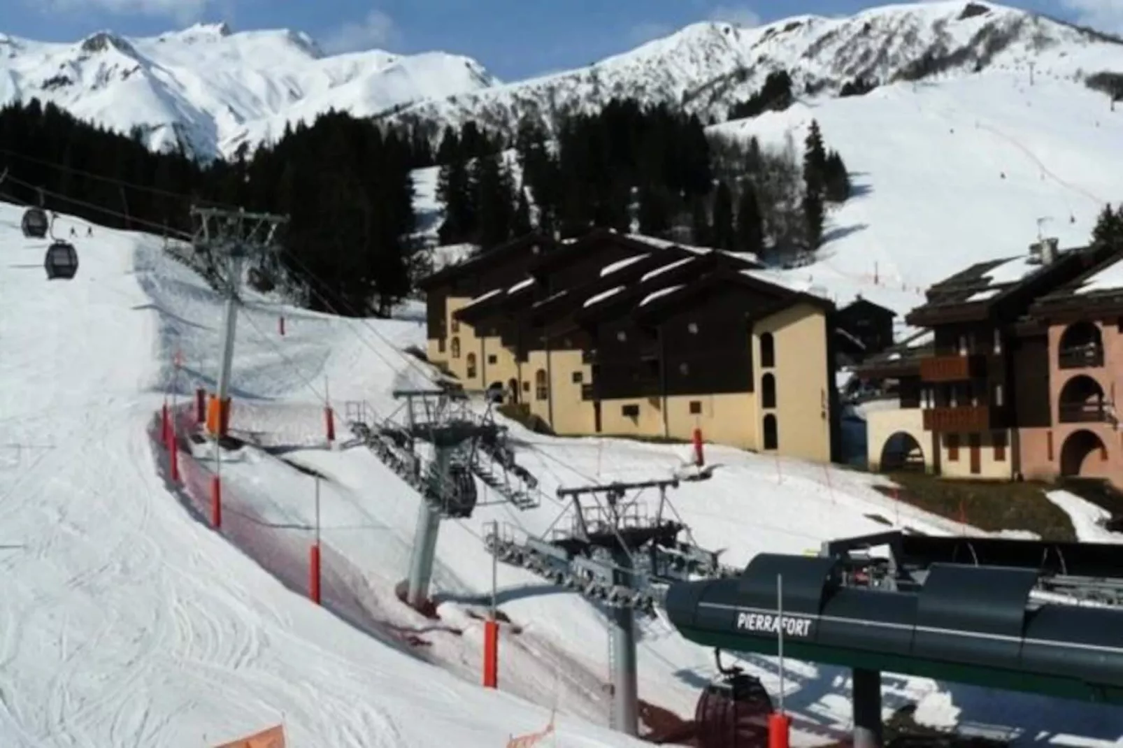 Résidence Pierrafort G-Niet-getagd