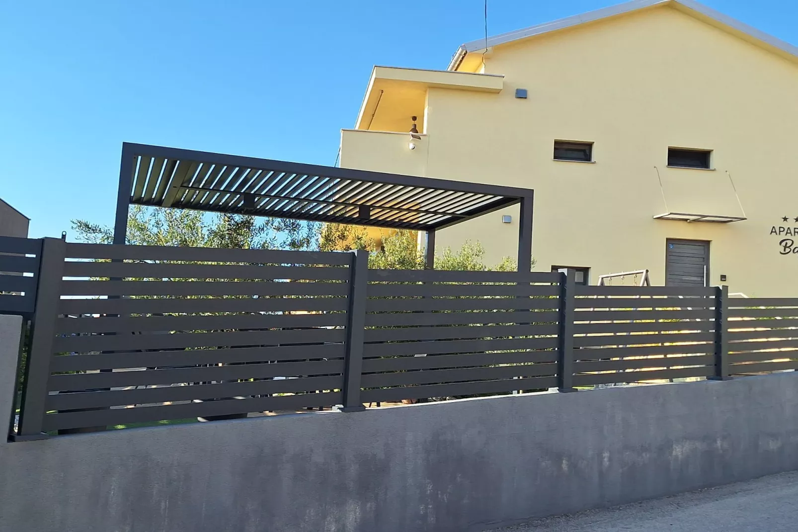 Apartment Cvita & Roza - Two Bedroom apartment with Terrace (Cvita) (A2)-Buitenlucht