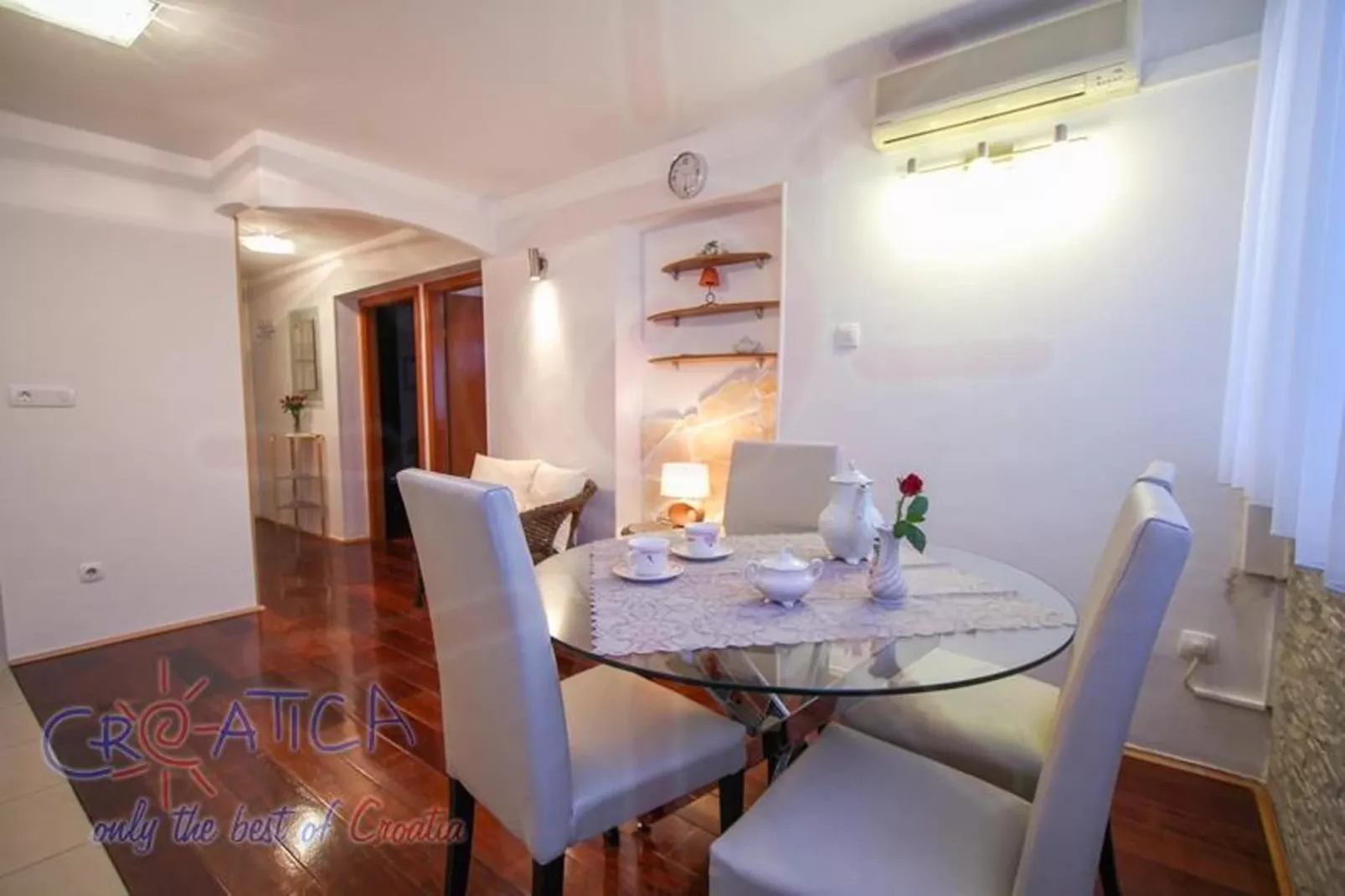 Hektorovic place-Eetkamer