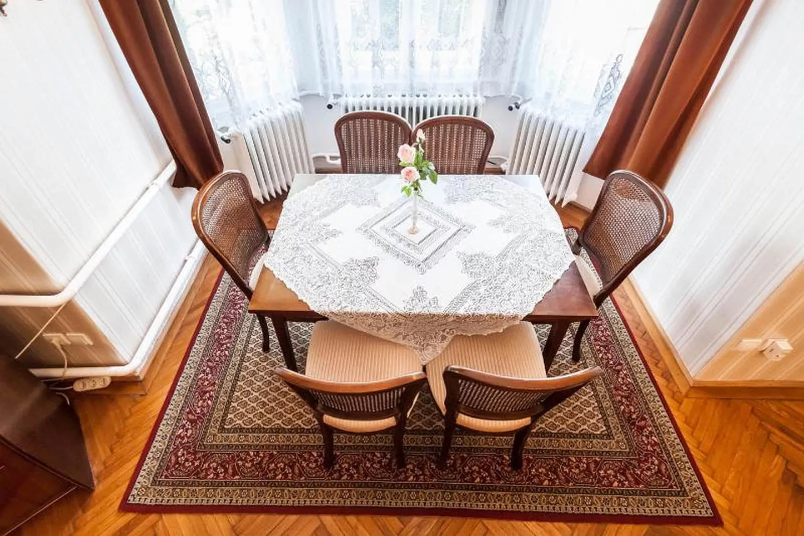 Ferienhaus in Budapest mit großem Garten-Eetkamer