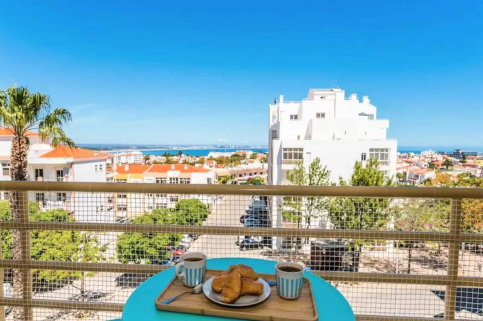 Sunny Seaside Escape-Niet-getagd