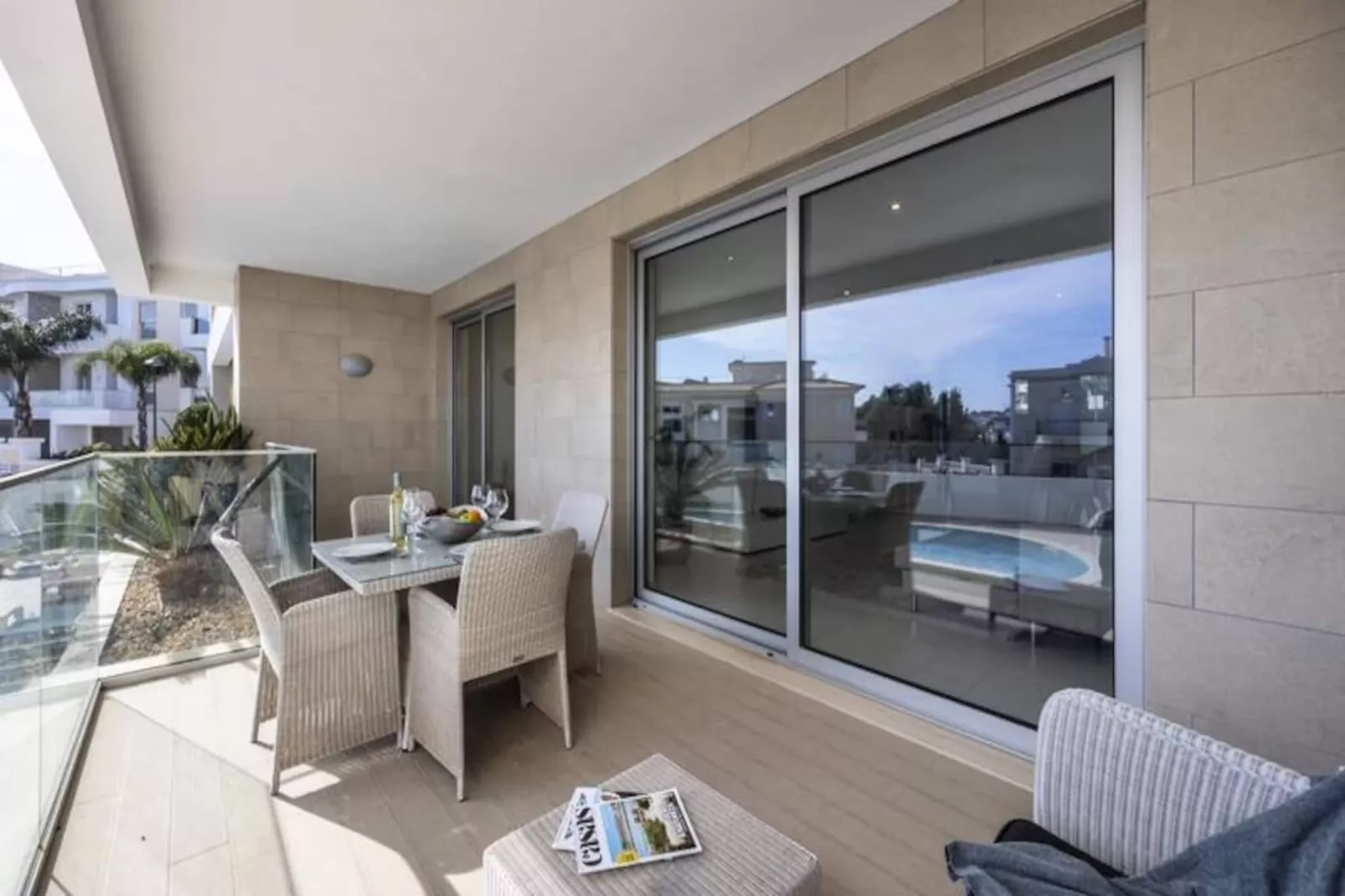 Zentuni Ocean Front-Niet-getagd