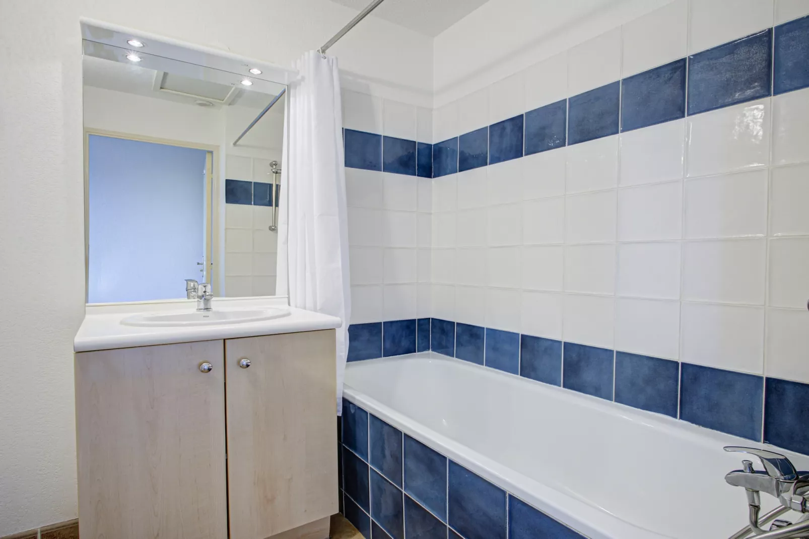 P. Minervois P N°05 - Villa 2P4-Badkamer