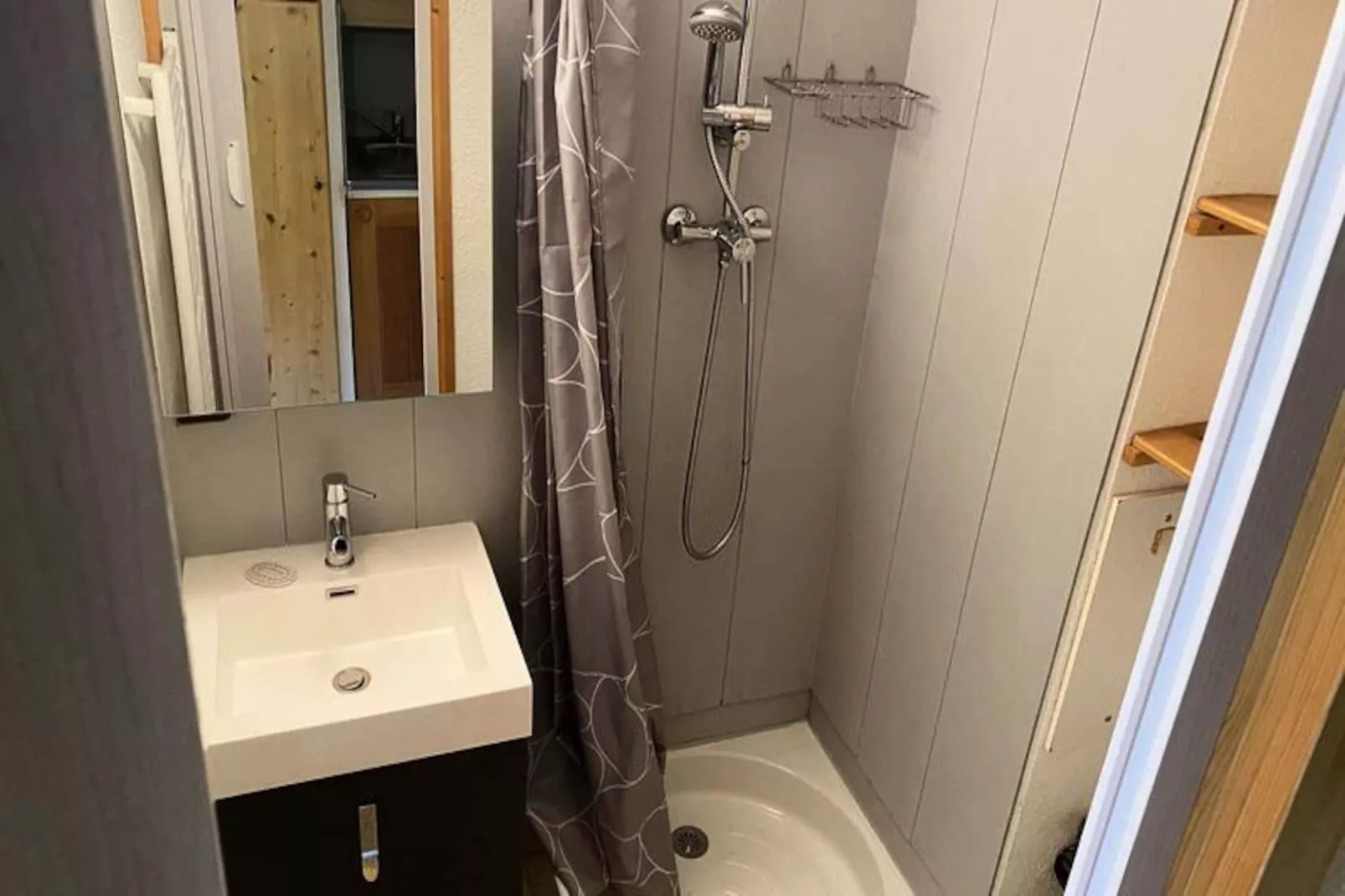 Résidence Riondet G-Niet-getagd