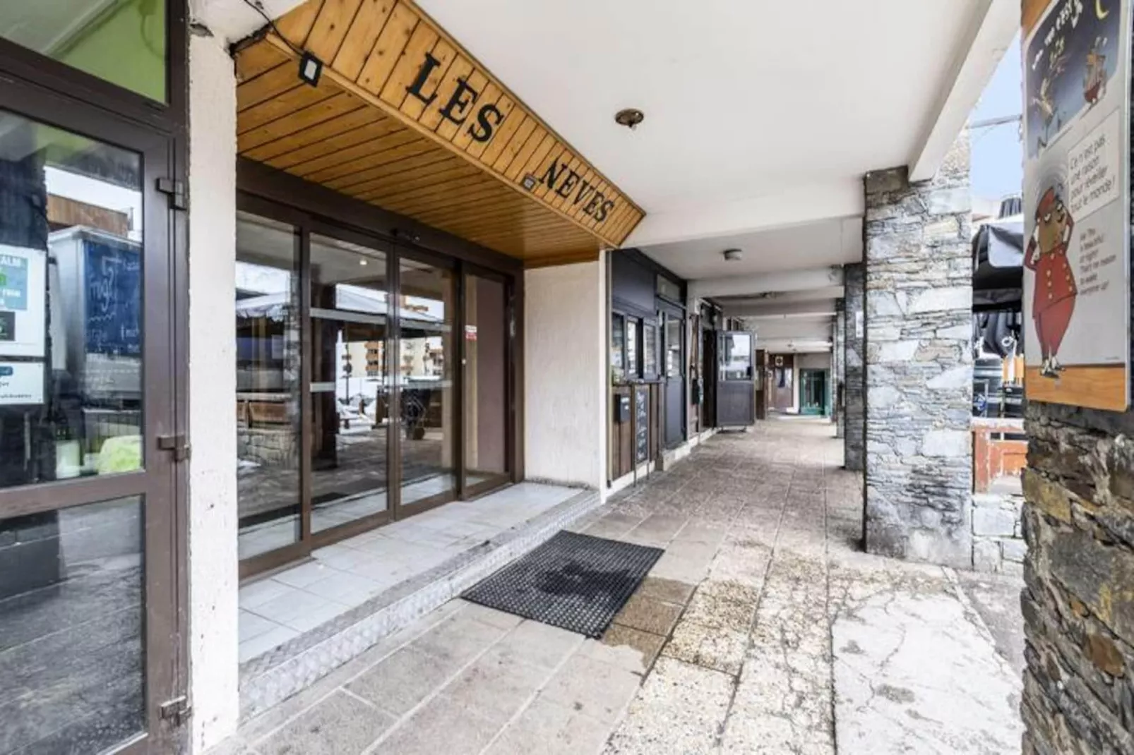 Résidence Neves-Niet-getagd