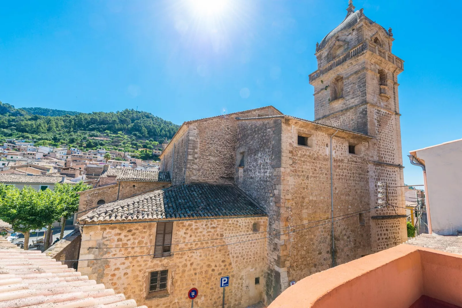 Darrera Es Campanar-Buitenkant zomer