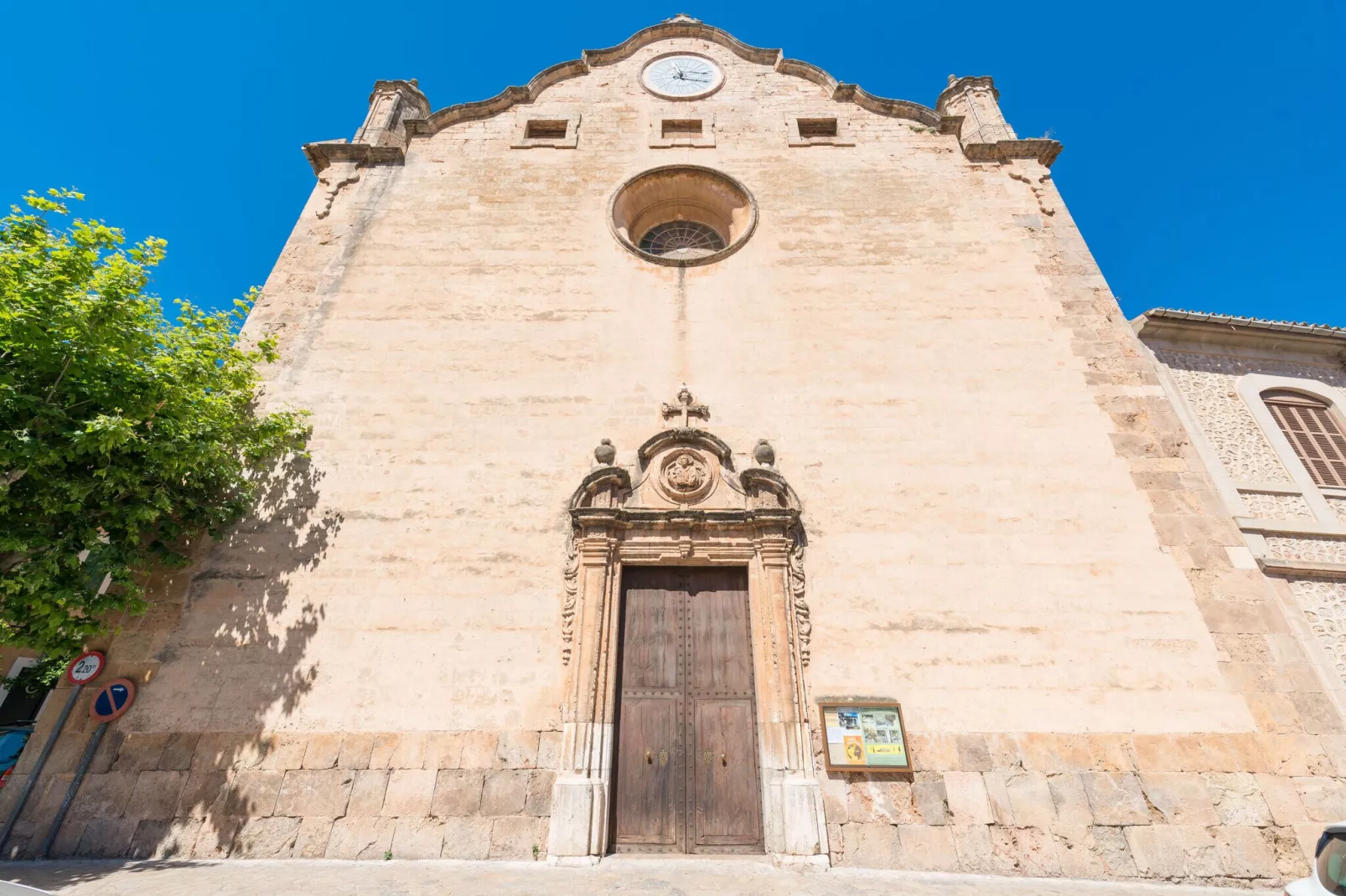 Darrera Es Campanar-Buitenkant zomer