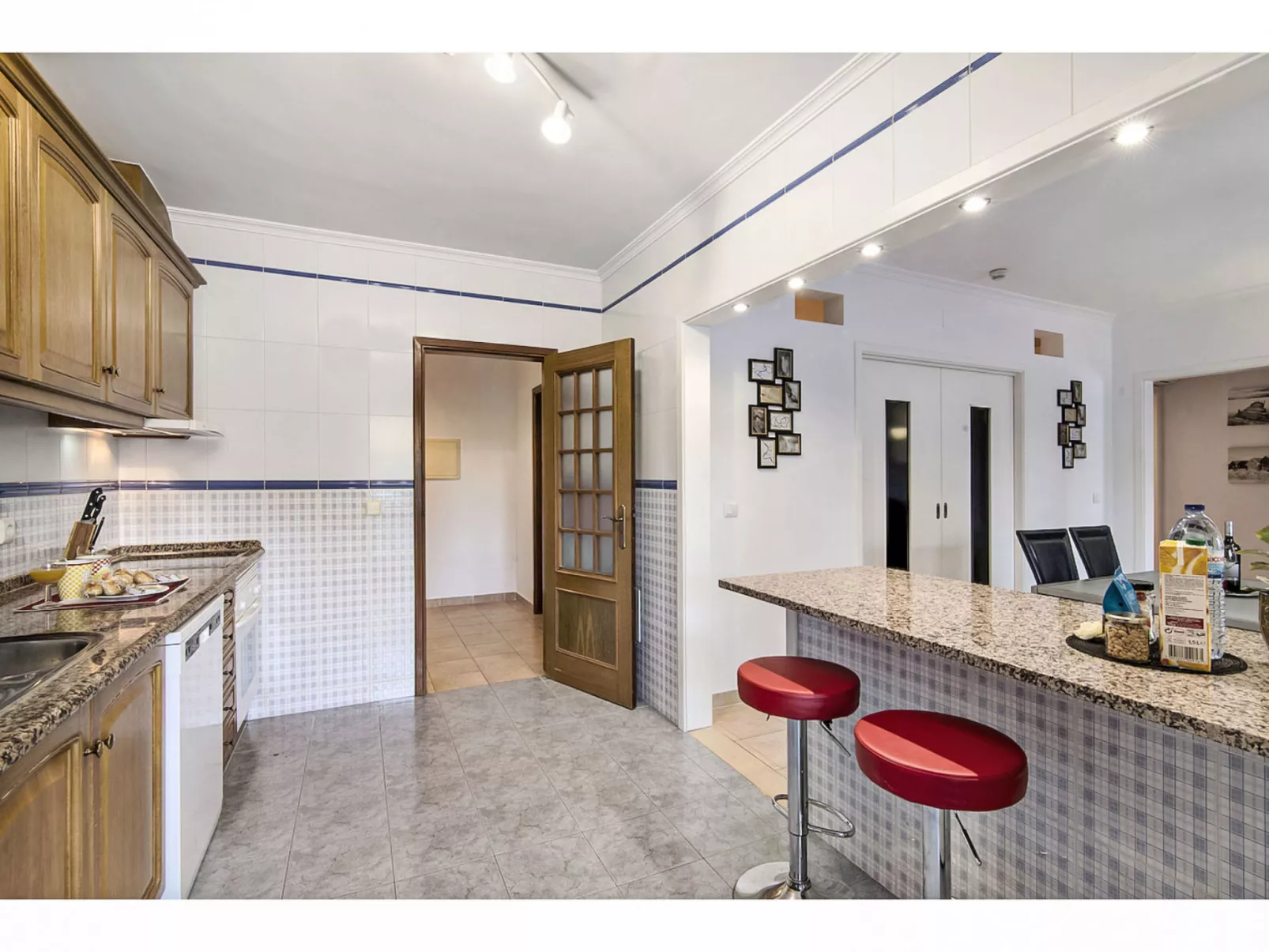 Manelito House - Sunny Way-Binnen