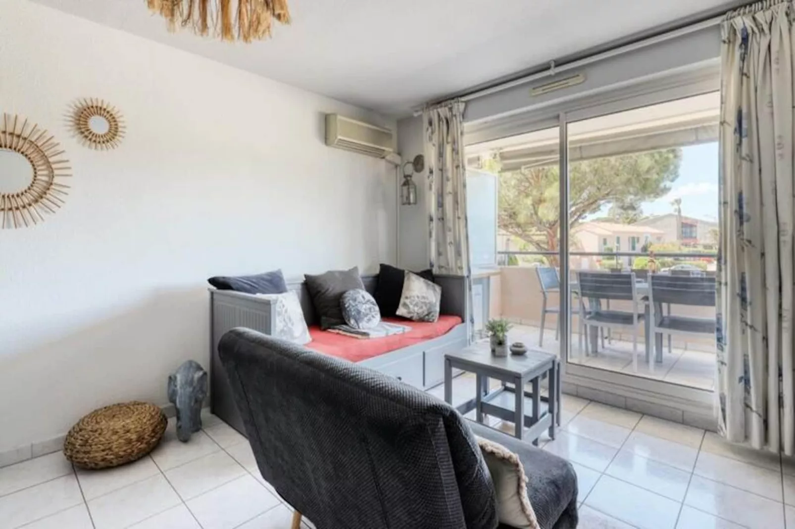 Résidence T2 Au Lavandou - R&eacute;sidence Avec Piscine-Niet-getagd