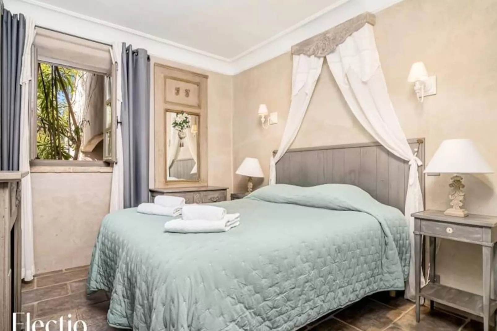 Loggia 2 Glycine | R&eacute;sidence Les Petitons-Niet-getagd