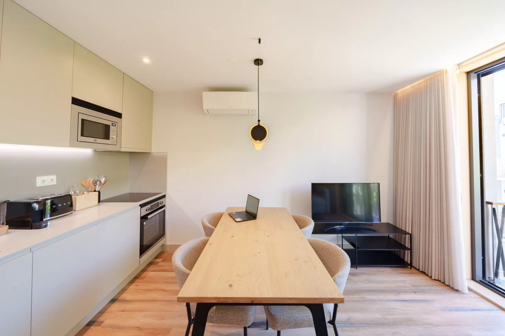 Feel Porto Firmeza Coworking & Flat 4.1-Eetkamer