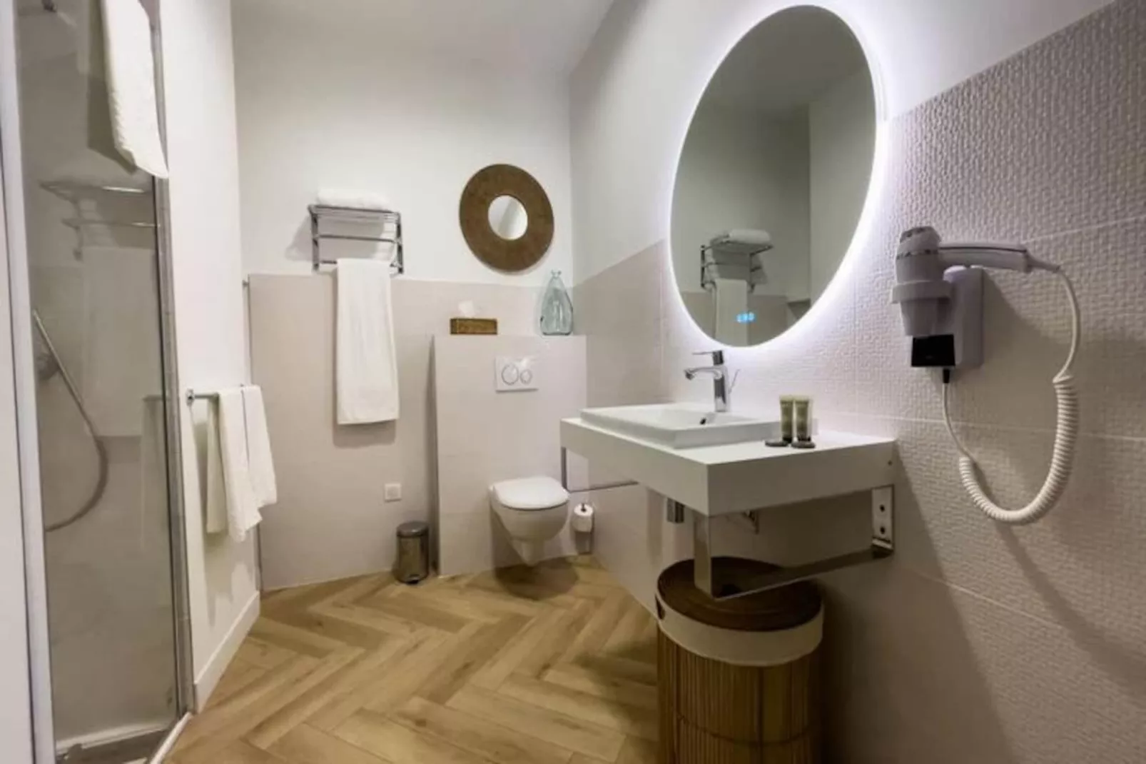 Maison R&eacute;gent & Spa - A L'ombre Des Pins-Niet-getagd