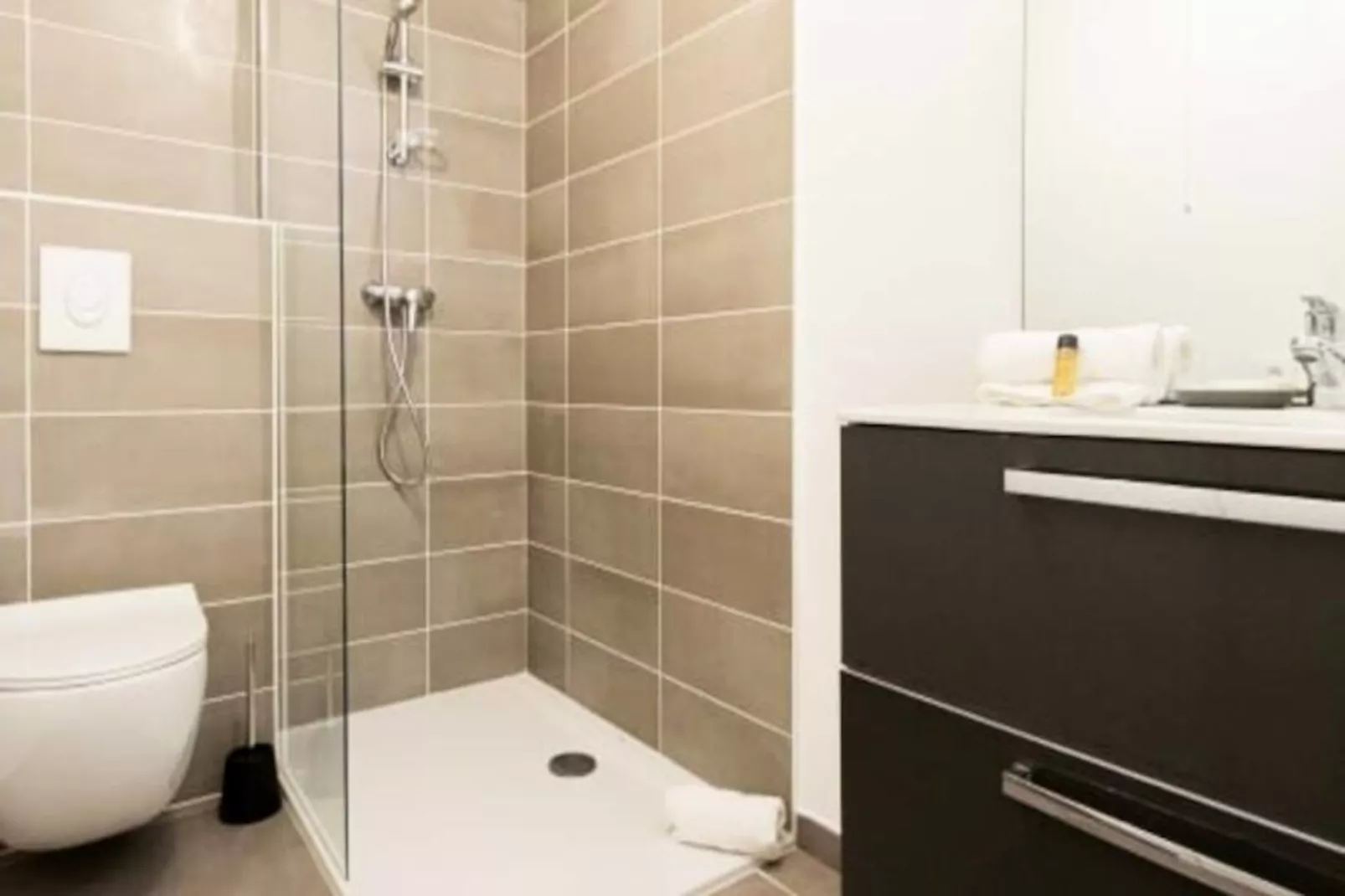 Résidence Reibaud 1 T3 Avec Ac, Parking Et Piscine-Niet-getagd