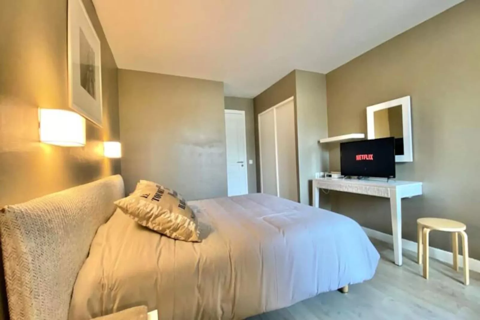 Résidence Charmant Appartement Pour 5 Pers Avec Piscine, Parking Et Tennis-Niet-getagd