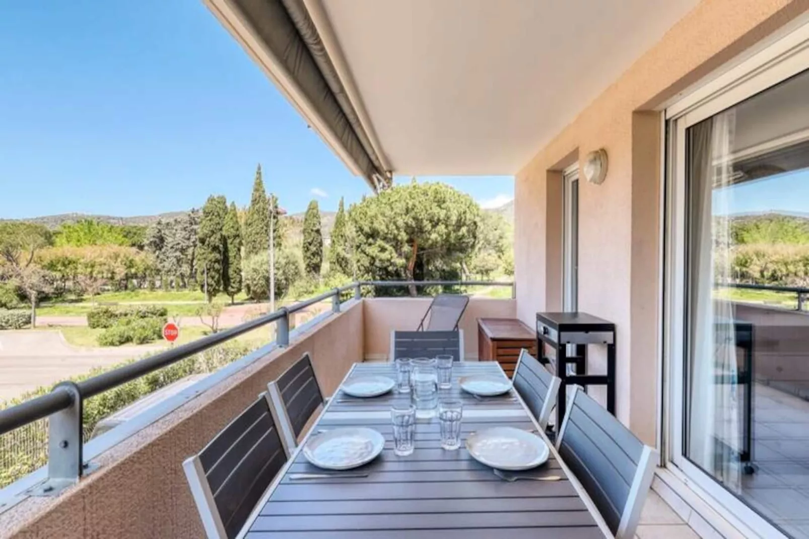 Résidence T2 Au Lavandou - R&eacute;sidence Avec Piscine-Niet-getagd