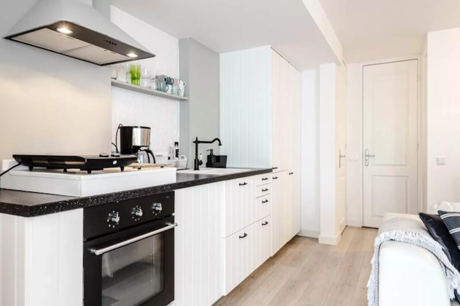 Summer House - Souterrain-Niet-getagd