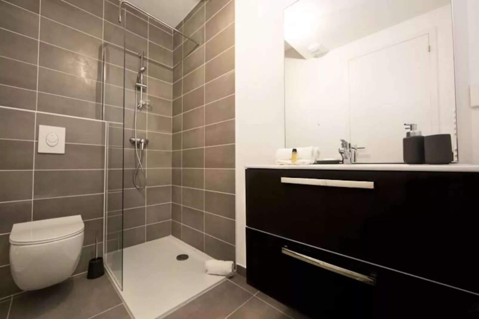 Résidence Reibaud 1 T3 Avec Ac, Parking Et Piscine-Niet-getagd