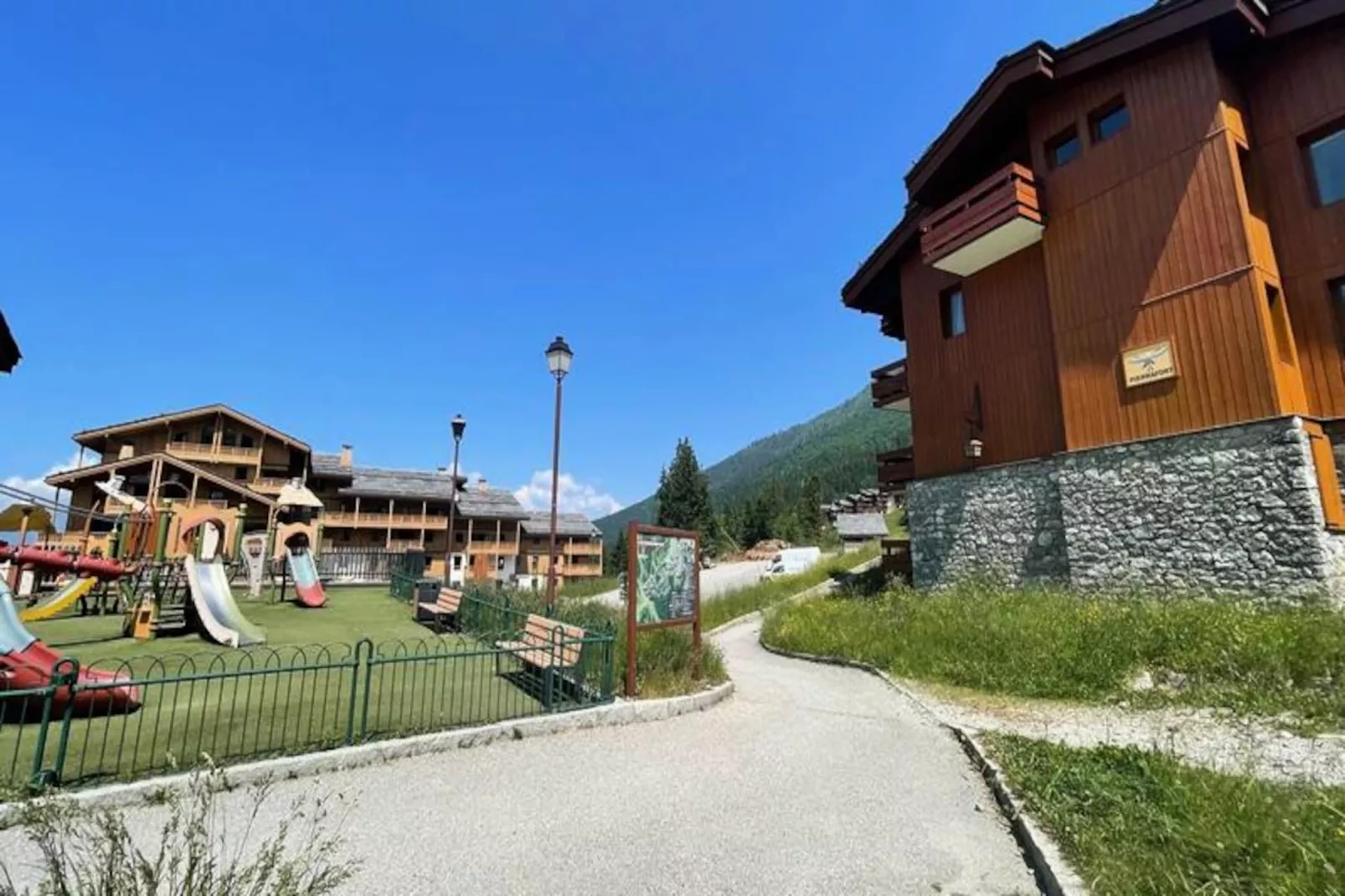 Résidence Pierrafort G-Niet-getagd