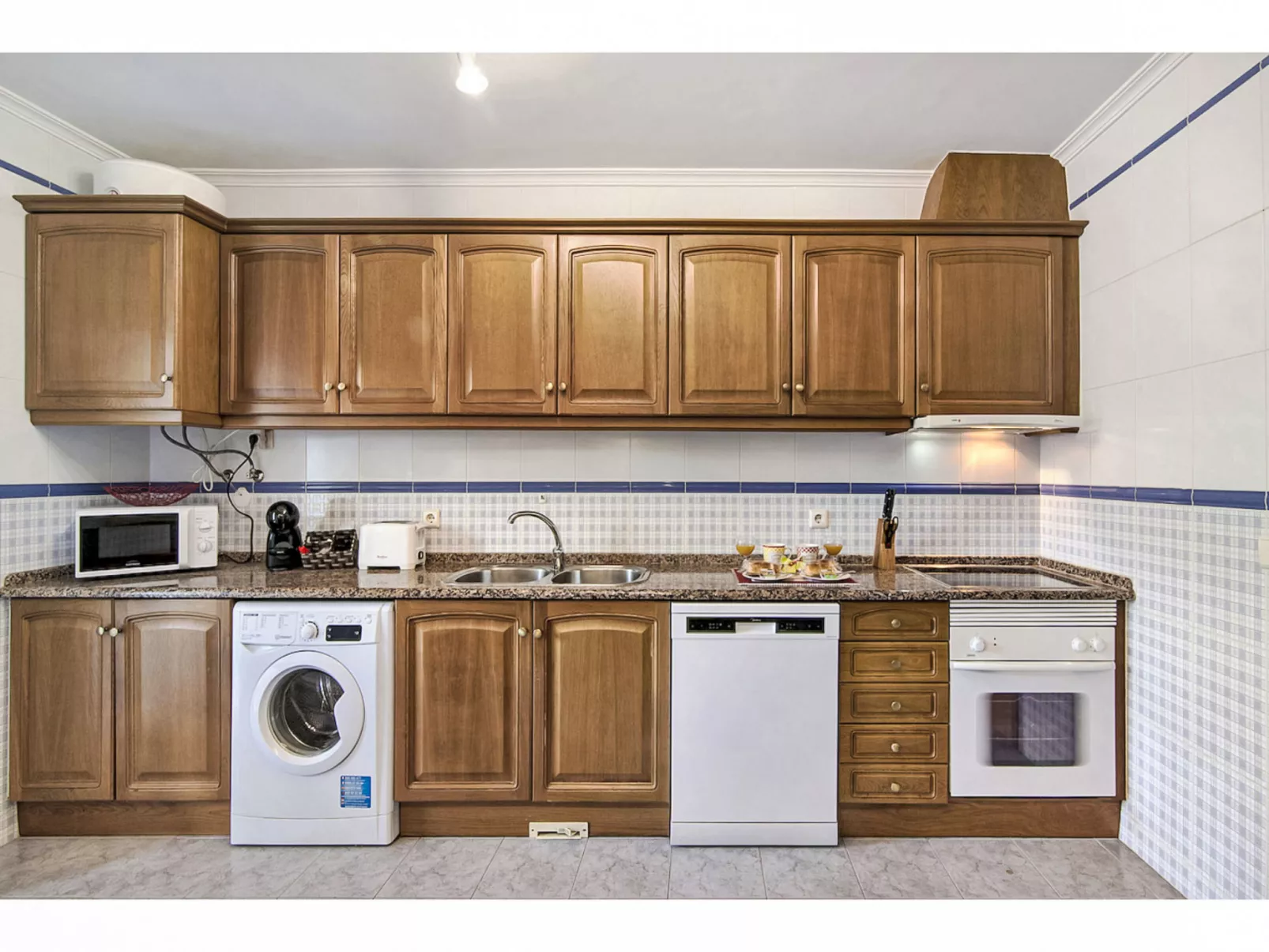 Manelito House - Sunny Way-Binnen